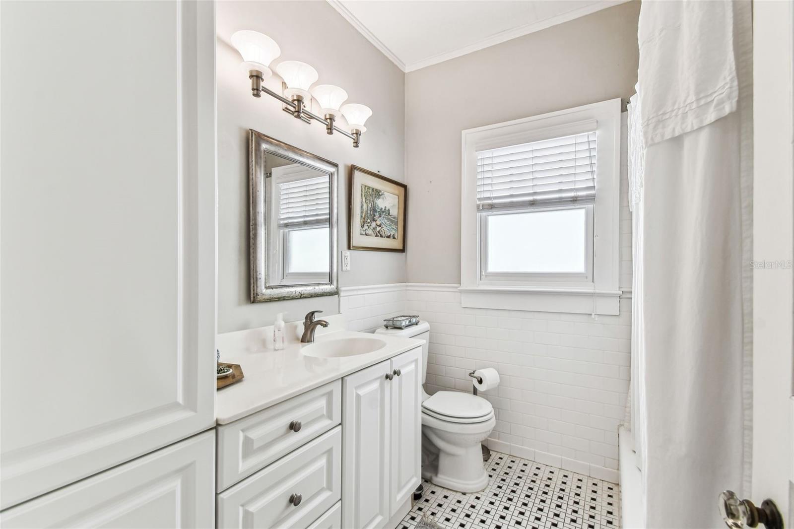 Listing photo id 13 for 3405 Palmira Avenue