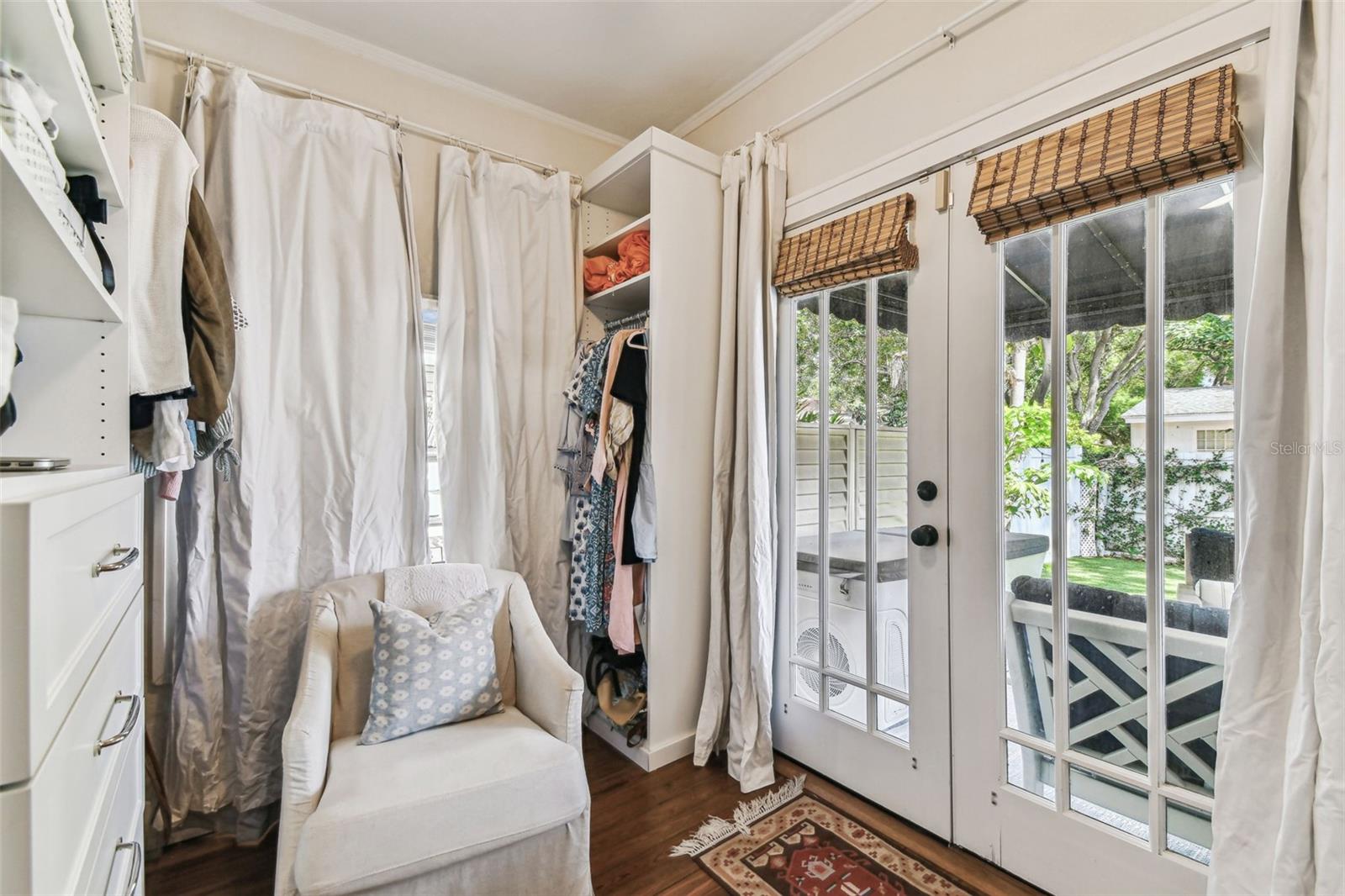Listing photo id 17 for 3405 Palmira Avenue