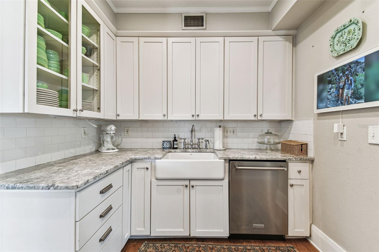 Listing photo id 19 for 3405 Palmira Avenue