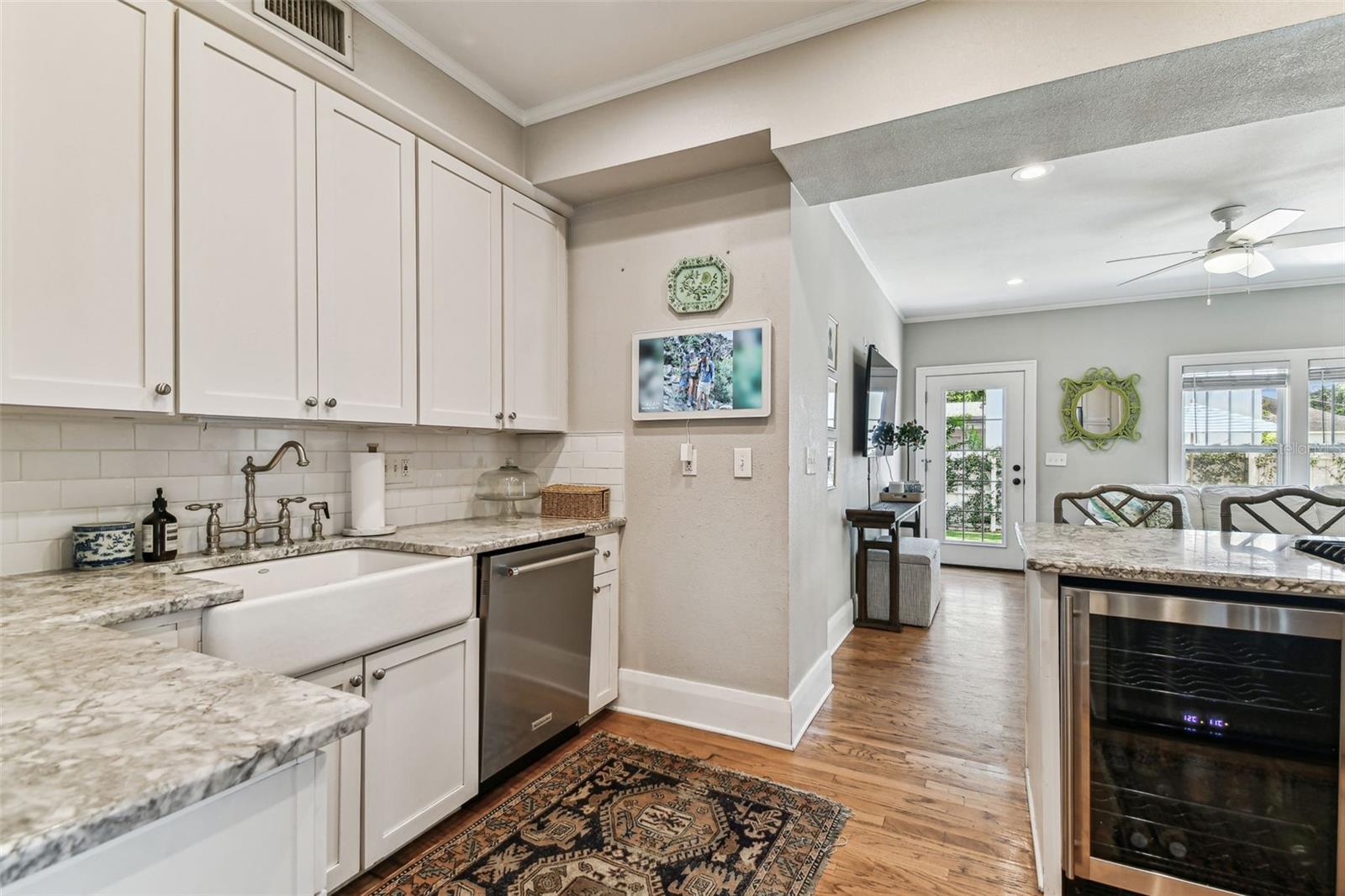 Listing photo id 21 for 3405 Palmira Avenue