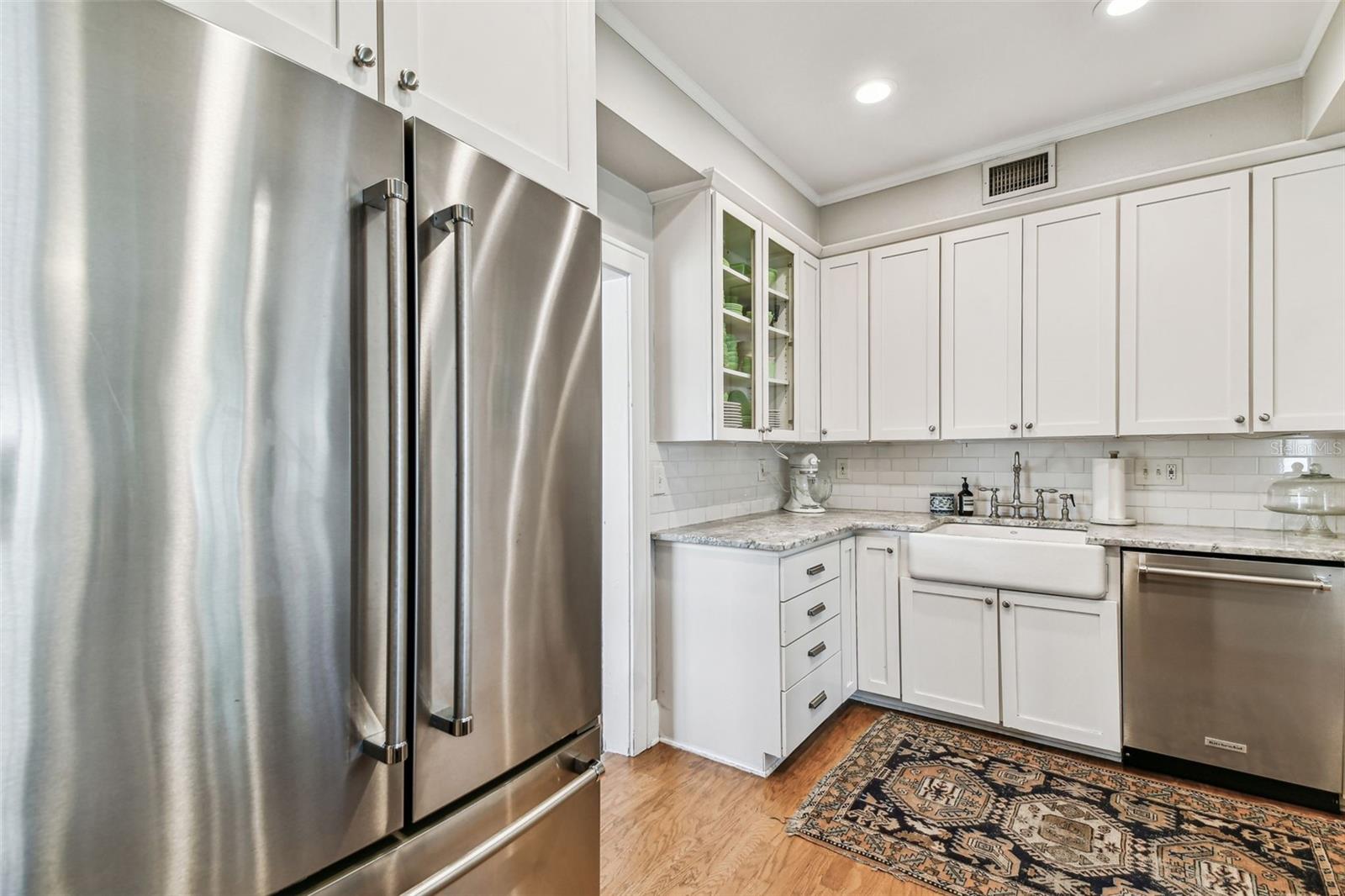 Listing photo id 23 for 3405 Palmira Avenue