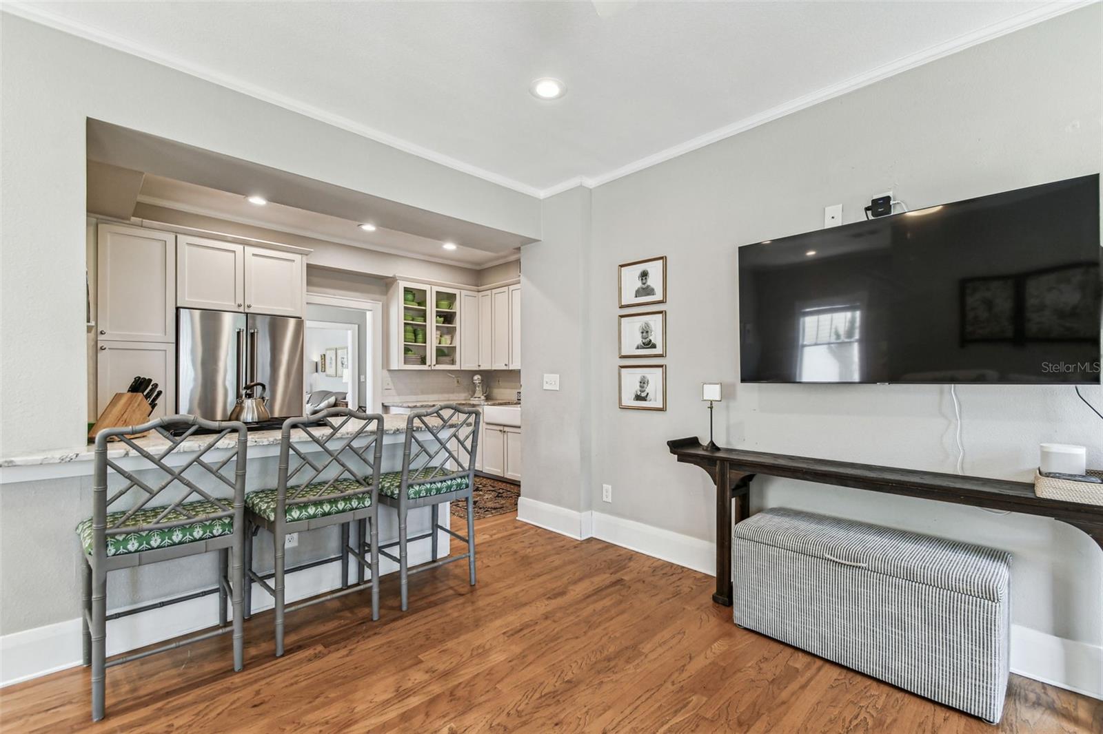 Listing photo id 25 for 3405 Palmira Avenue