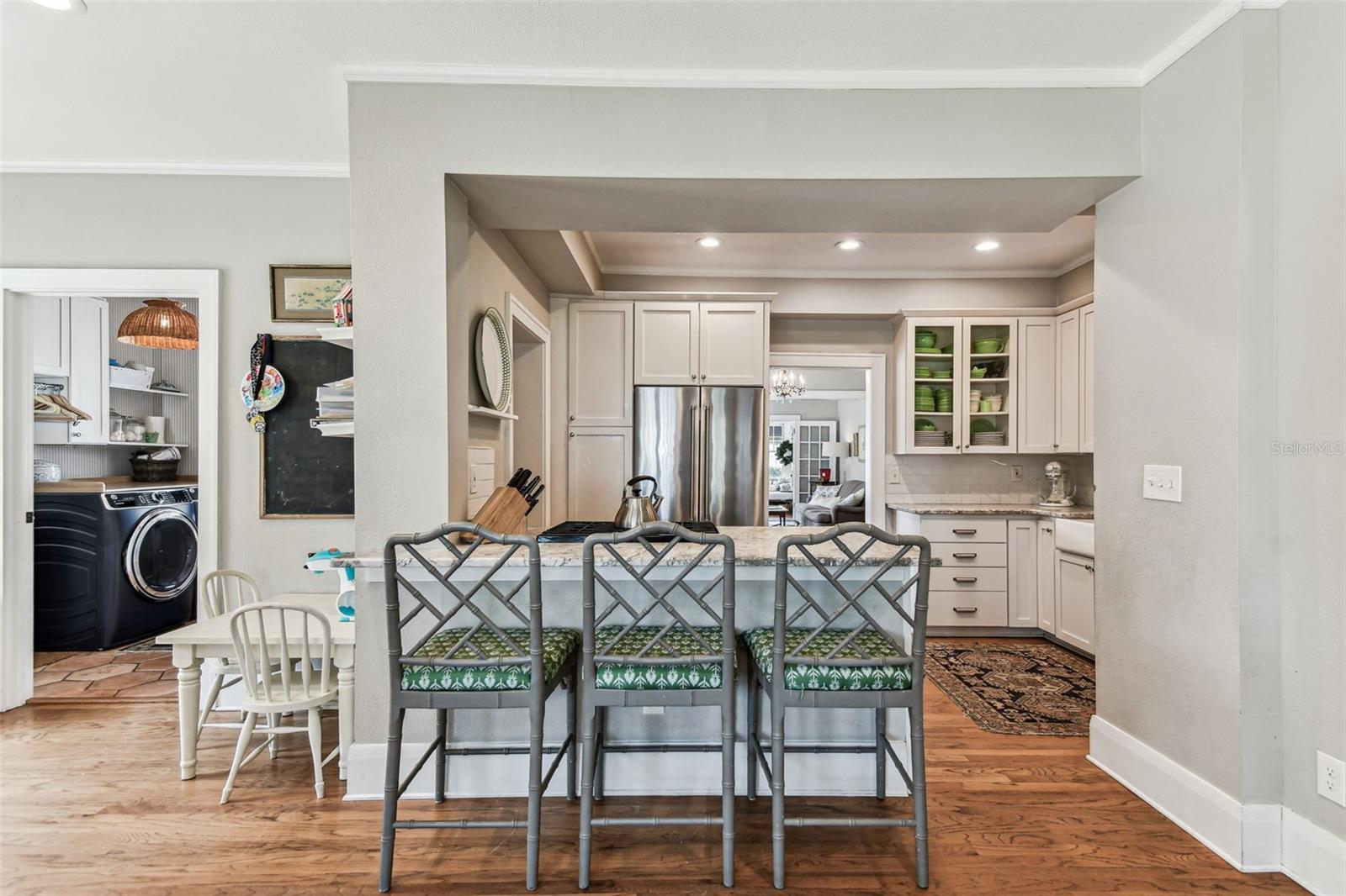 Listing photo id 29 for 3405 Palmira Avenue
