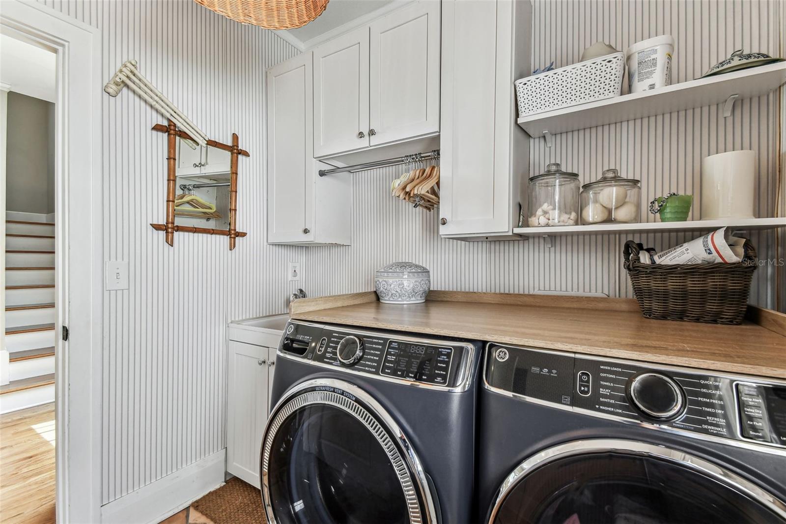 Listing photo id 31 for 3405 Palmira Avenue