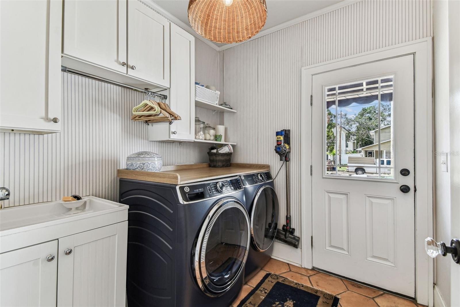 Listing photo id 32 for 3405 Palmira Avenue