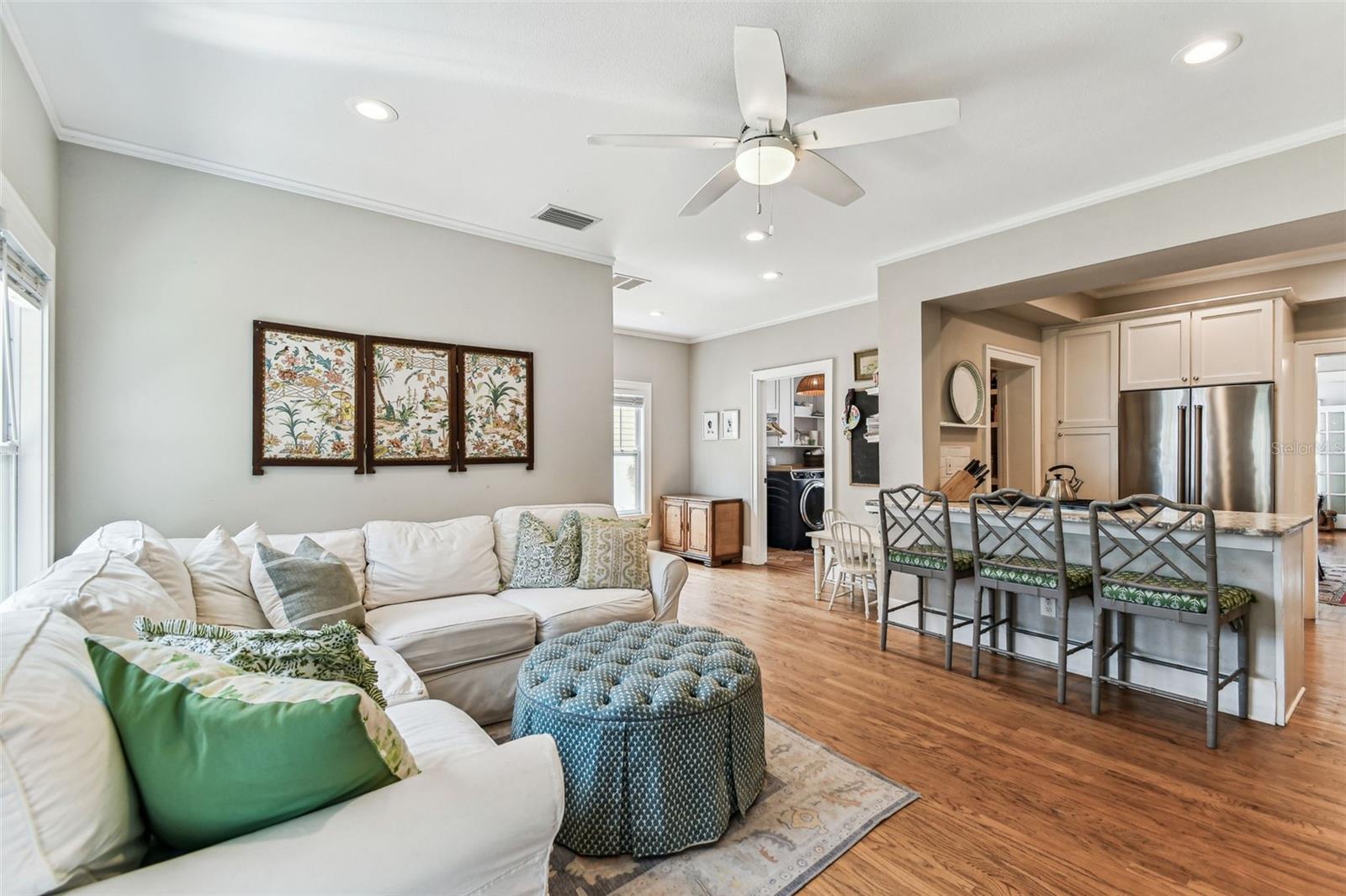 Listing photo id 33 for 3405 Palmira Avenue