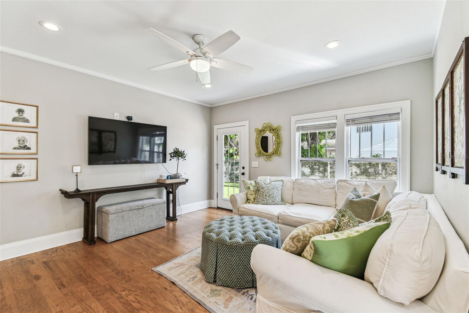 Listing photo id 35 for 3405 Palmira Avenue