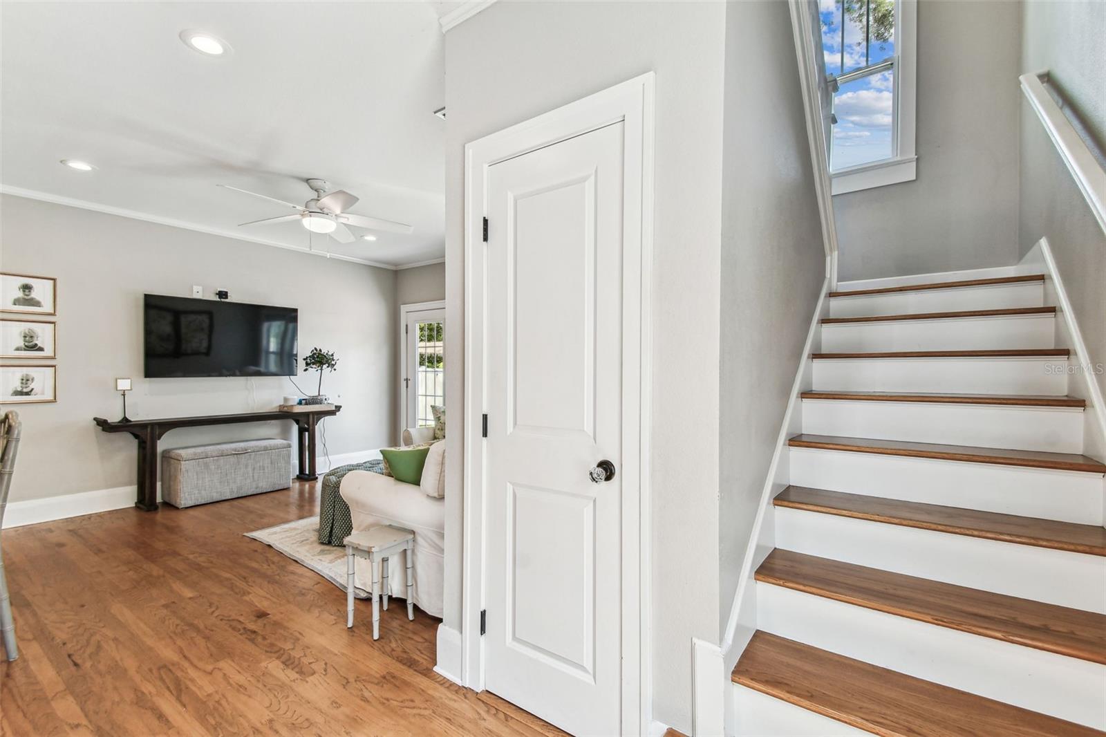 Listing photo id 36 for 3405 Palmira Avenue