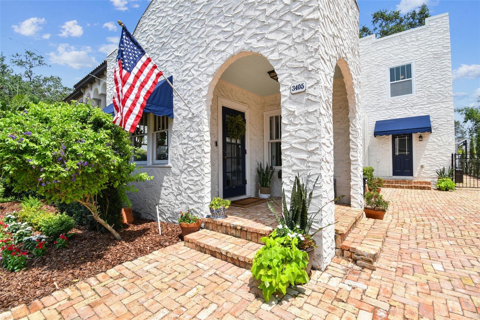 Listing photo id 2 for 3405 Palmira Avenue