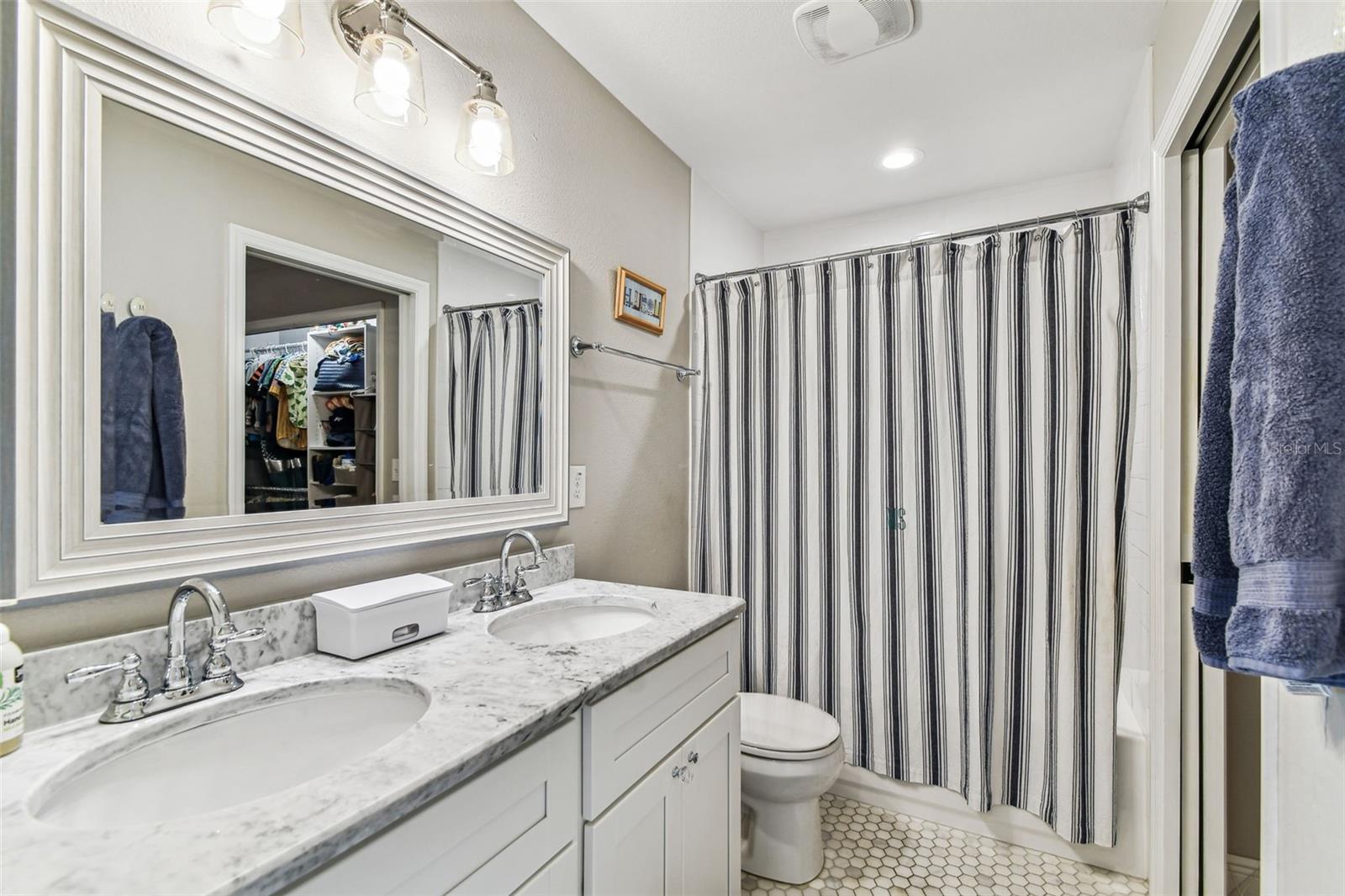 Listing photo id 39 for 3405 Palmira Avenue