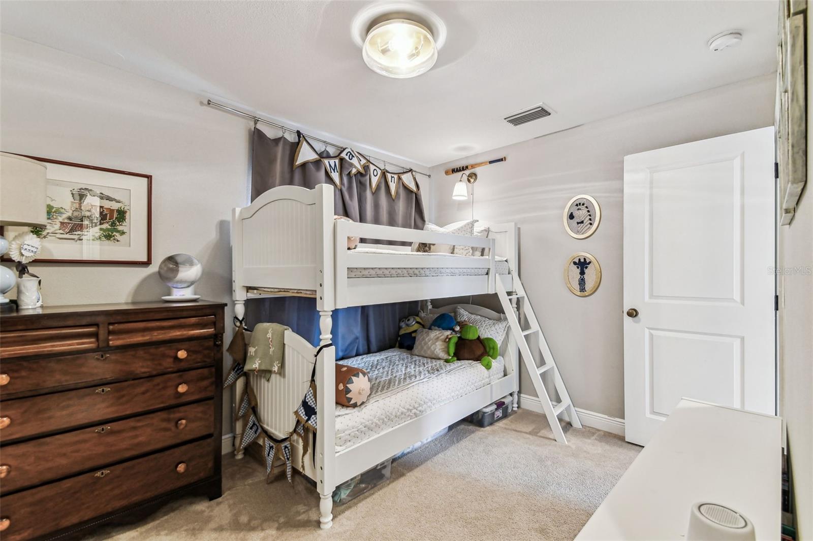 Listing photo id 41 for 3405 Palmira Avenue