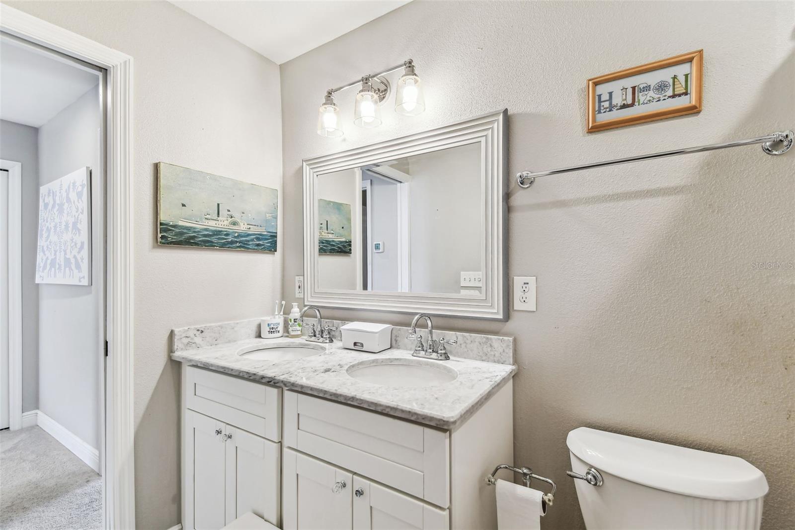 Listing photo id 42 for 3405 Palmira Avenue