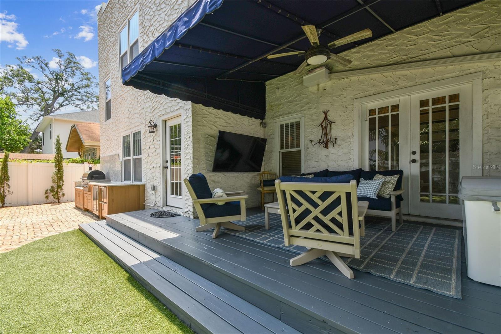 Listing photo id 47 for 3405 Palmira Avenue