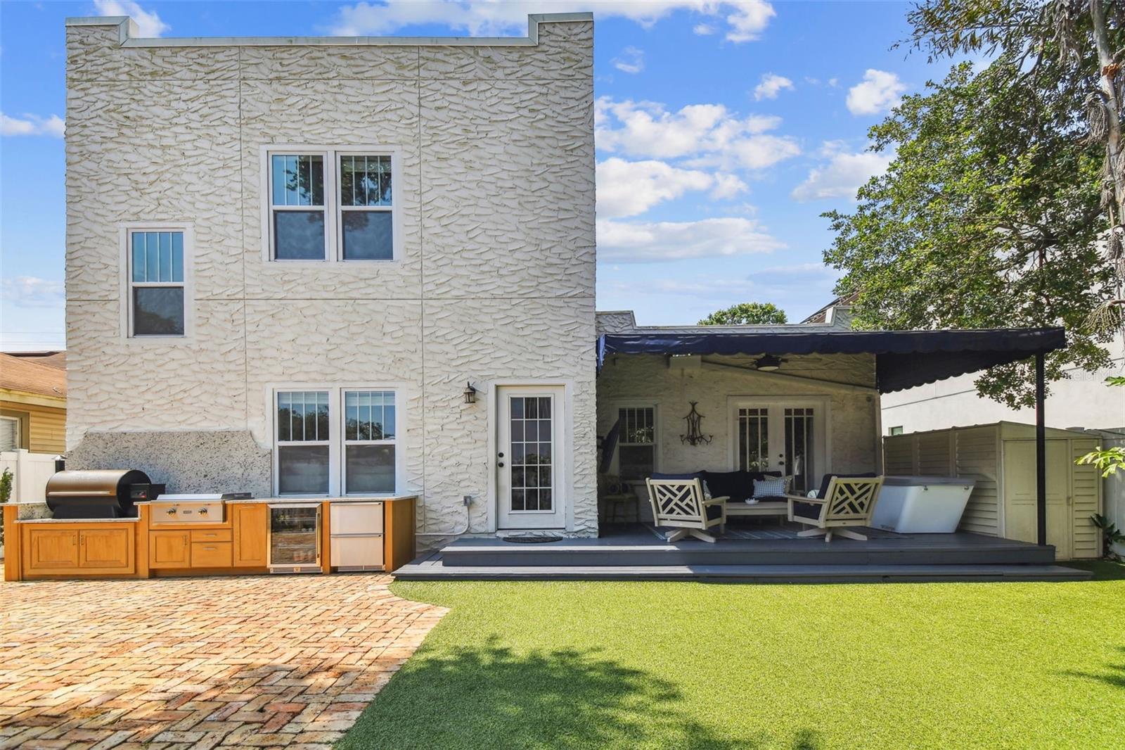 Listing photo id 50 for 3405 Palmira Avenue