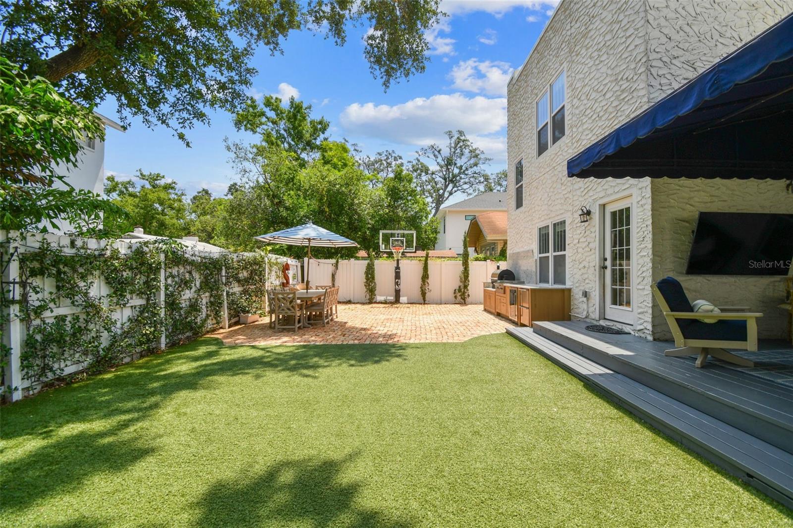 Listing photo id 52 for 3405 Palmira Avenue