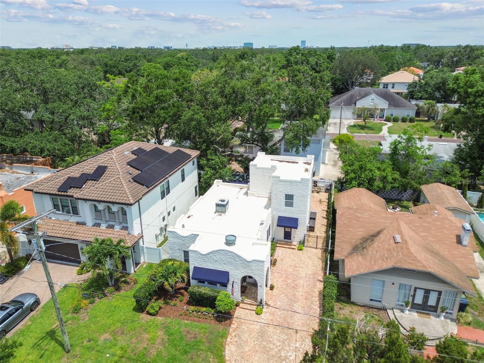 Listing photo id 56 for 3405 Palmira Avenue