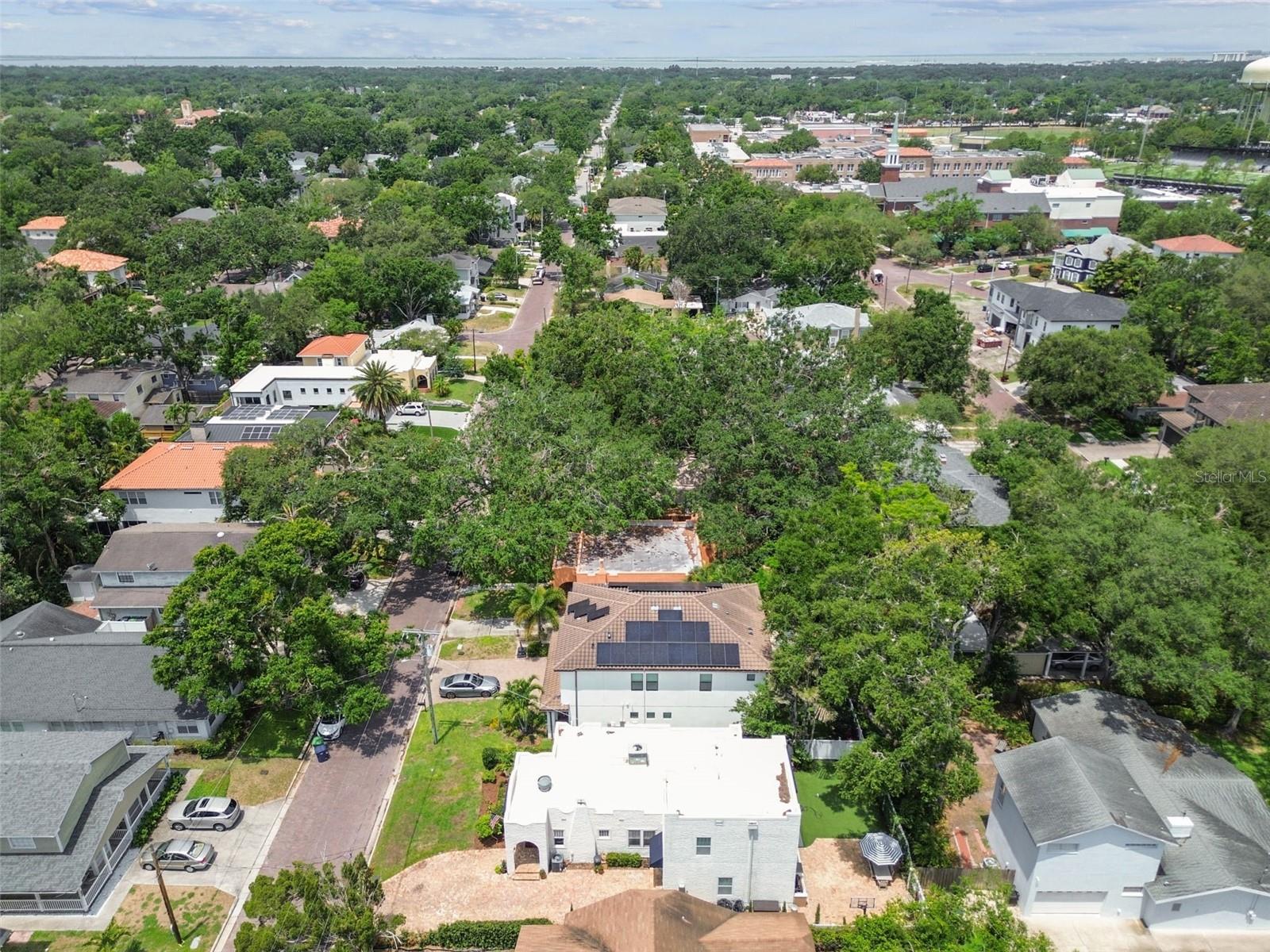 Listing photo id 58 for 3405 Palmira Avenue