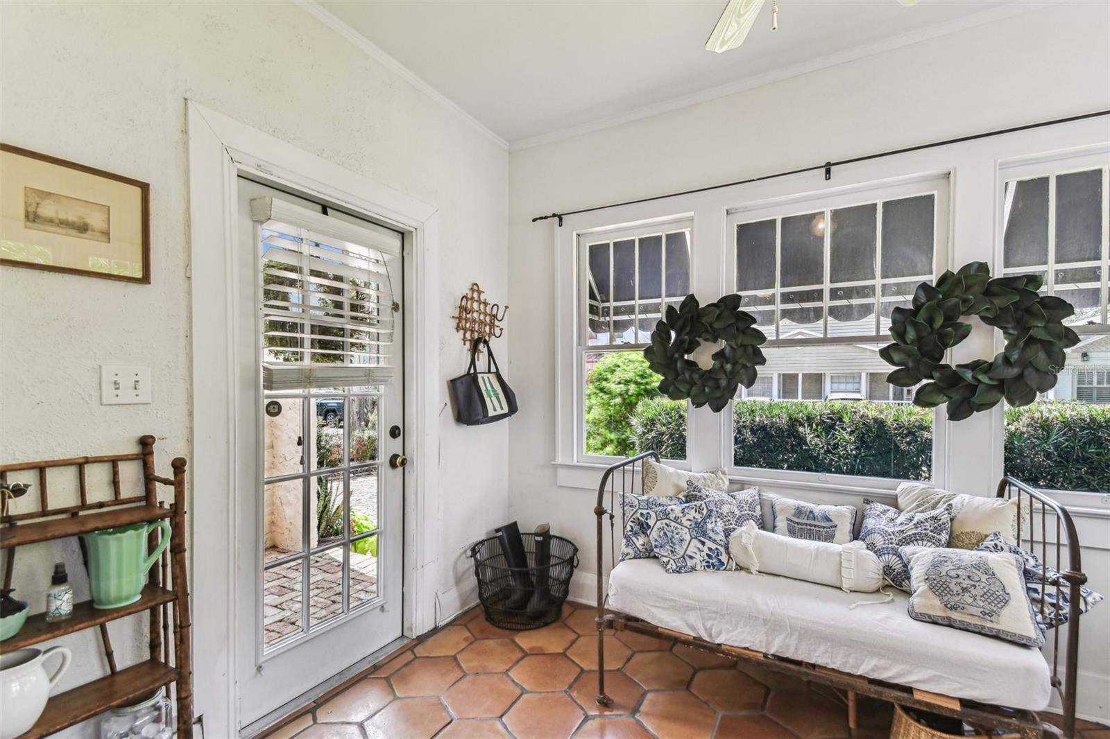 Listing photo id 5 for 3405 Palmira Avenue
