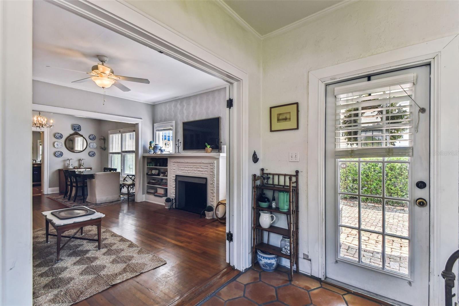 Listing photo id 6 for 3405 Palmira Avenue
