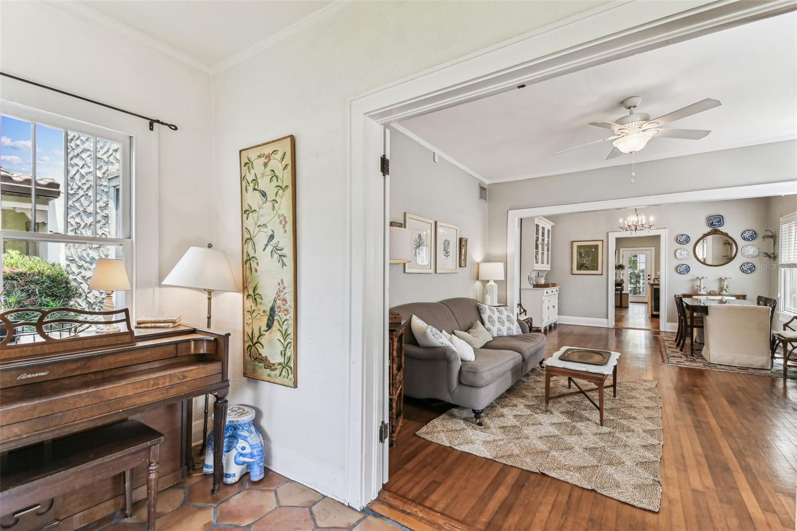 Listing photo id 7 for 3405 Palmira Avenue