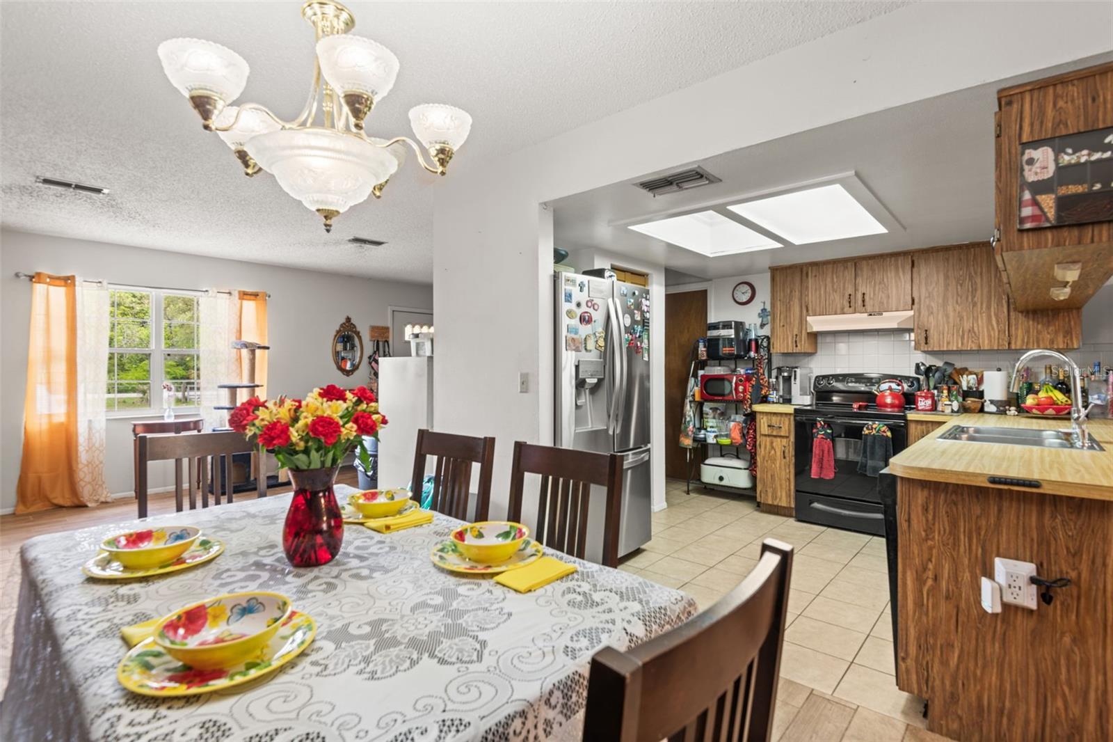 Listing photo id 8 for 14339 Mayer Avenue