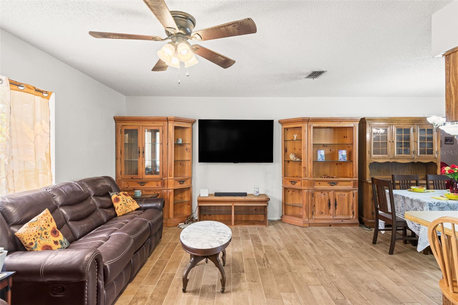 Listing photo id 12 for 14339 Mayer Avenue
