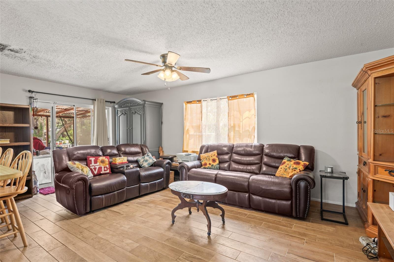 Listing photo id 13 for 14339 Mayer Avenue