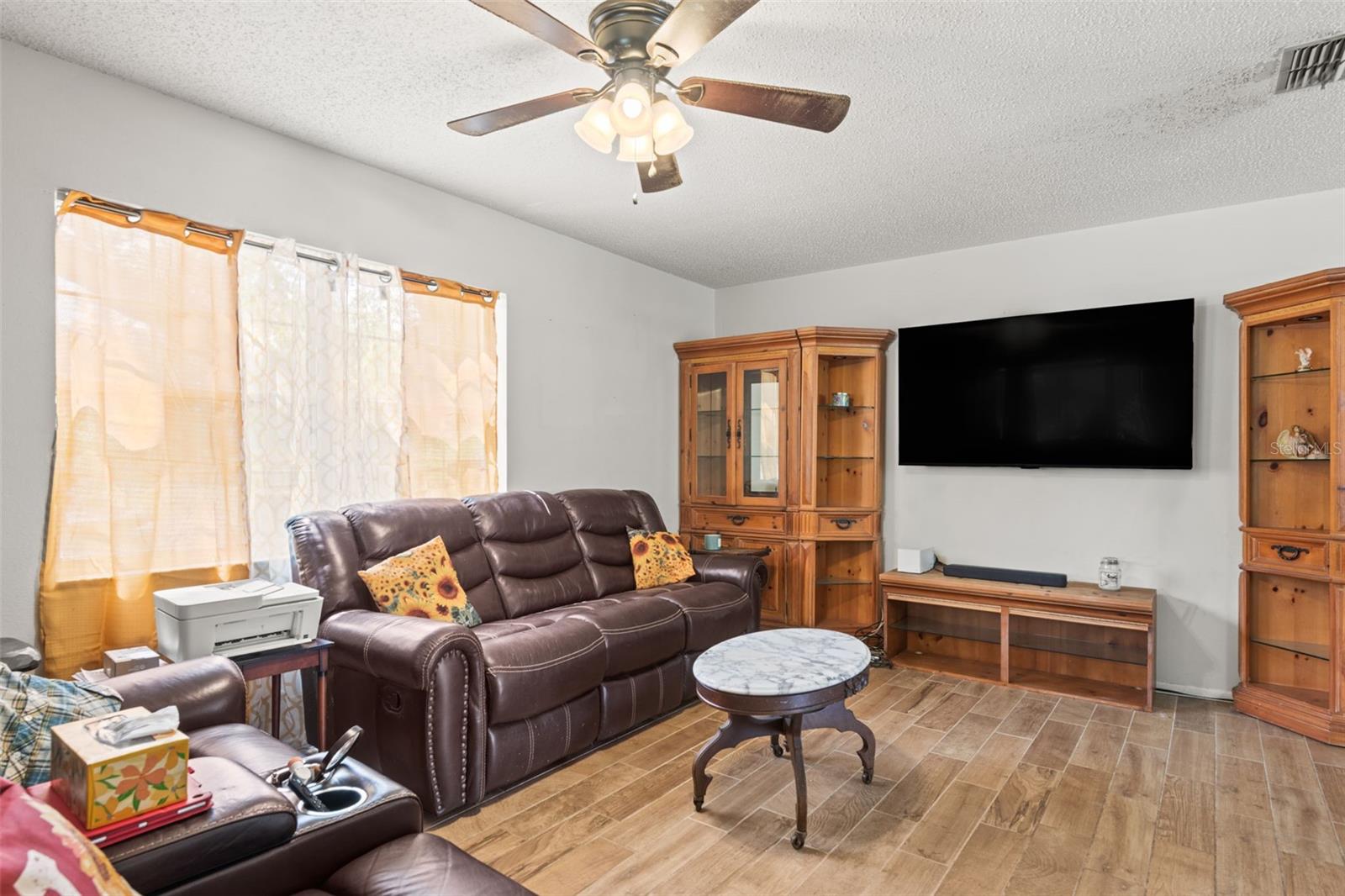Listing photo id 14 for 14339 Mayer Avenue