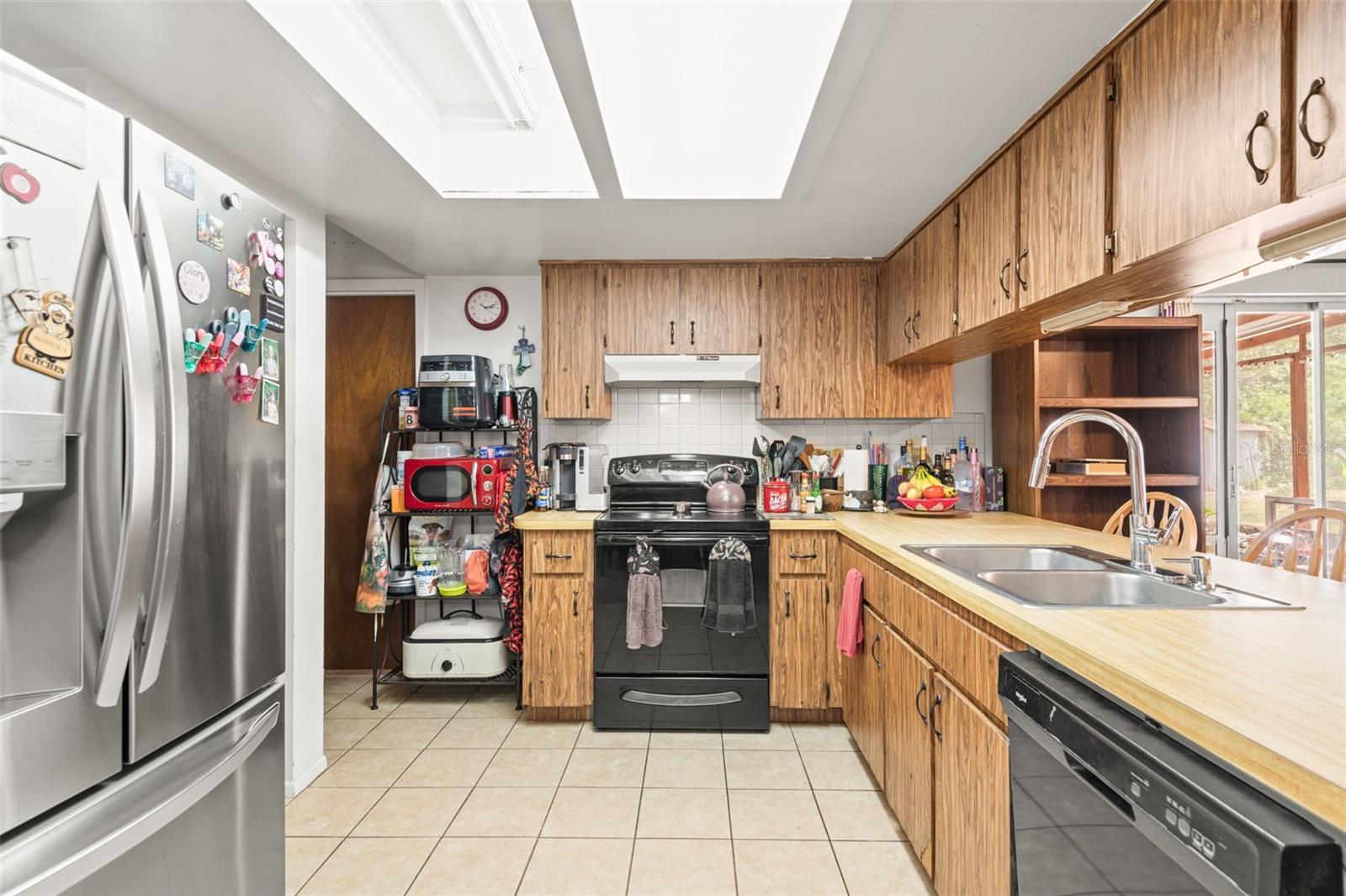Listing photo id 0 for 14339 Mayer Avenue