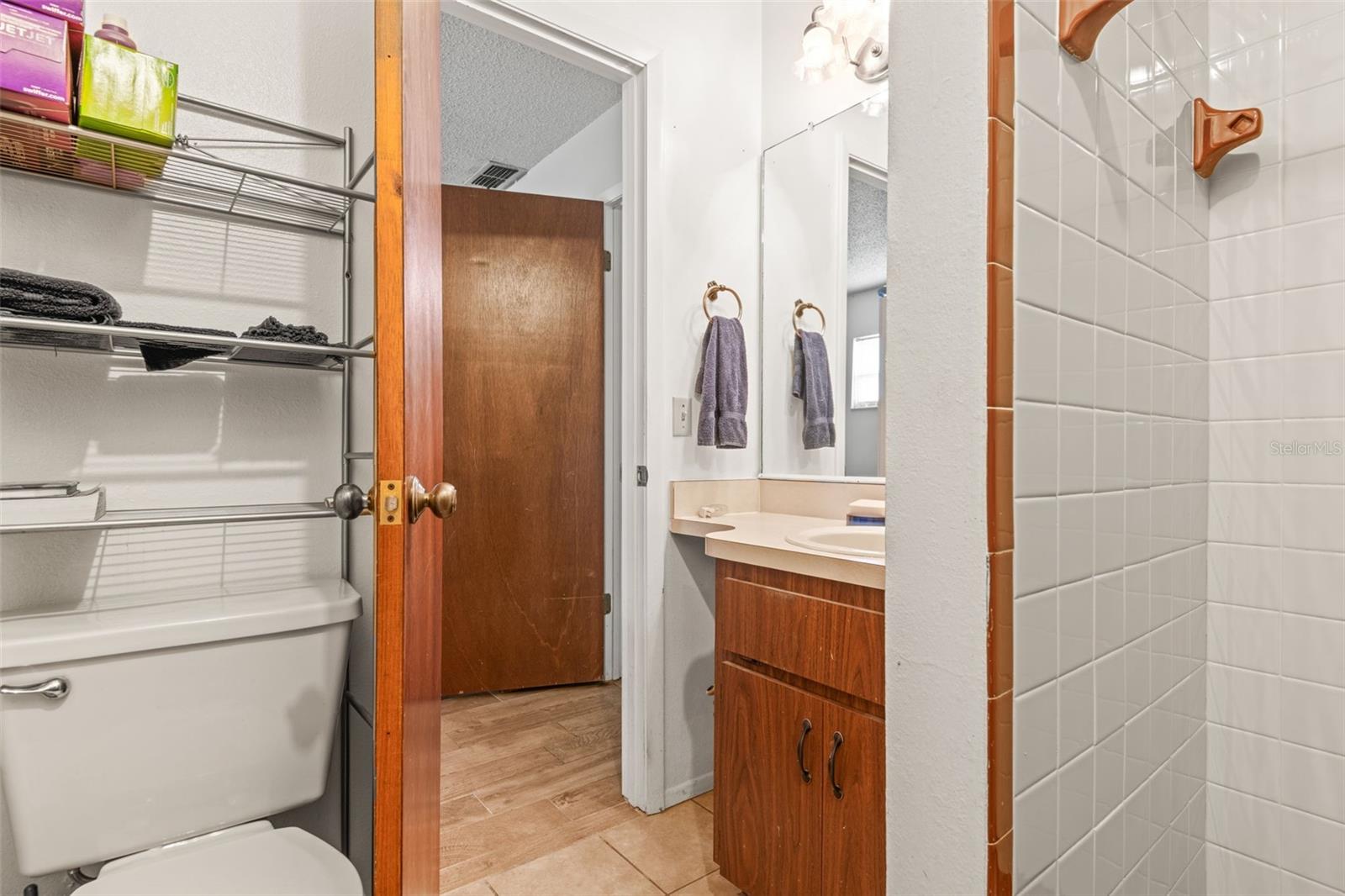 Listing photo id 18 for 14339 Mayer Avenue