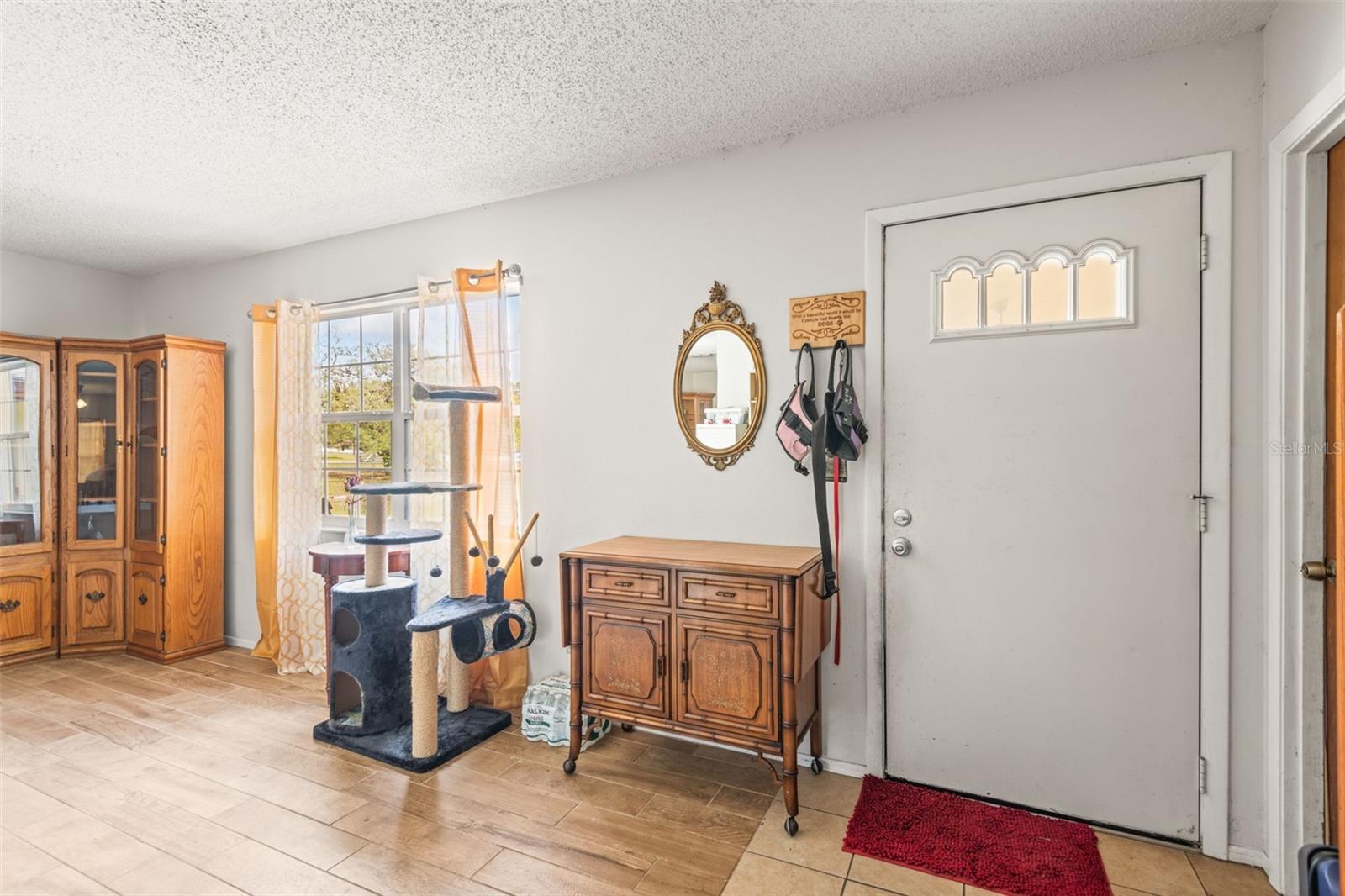 Listing photo id 3 for 14339 Mayer Avenue