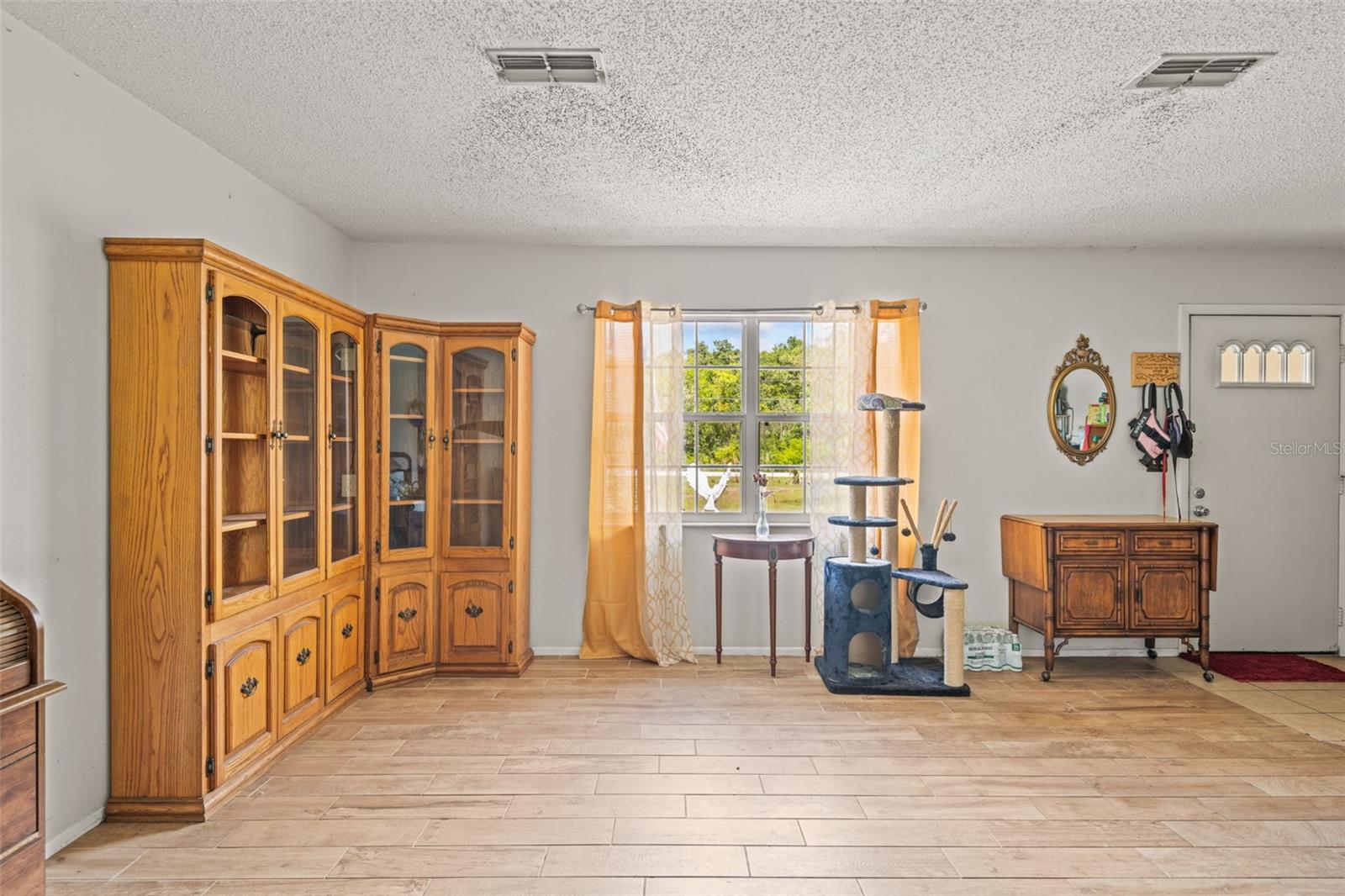 Listing photo id 4 for 14339 Mayer Avenue