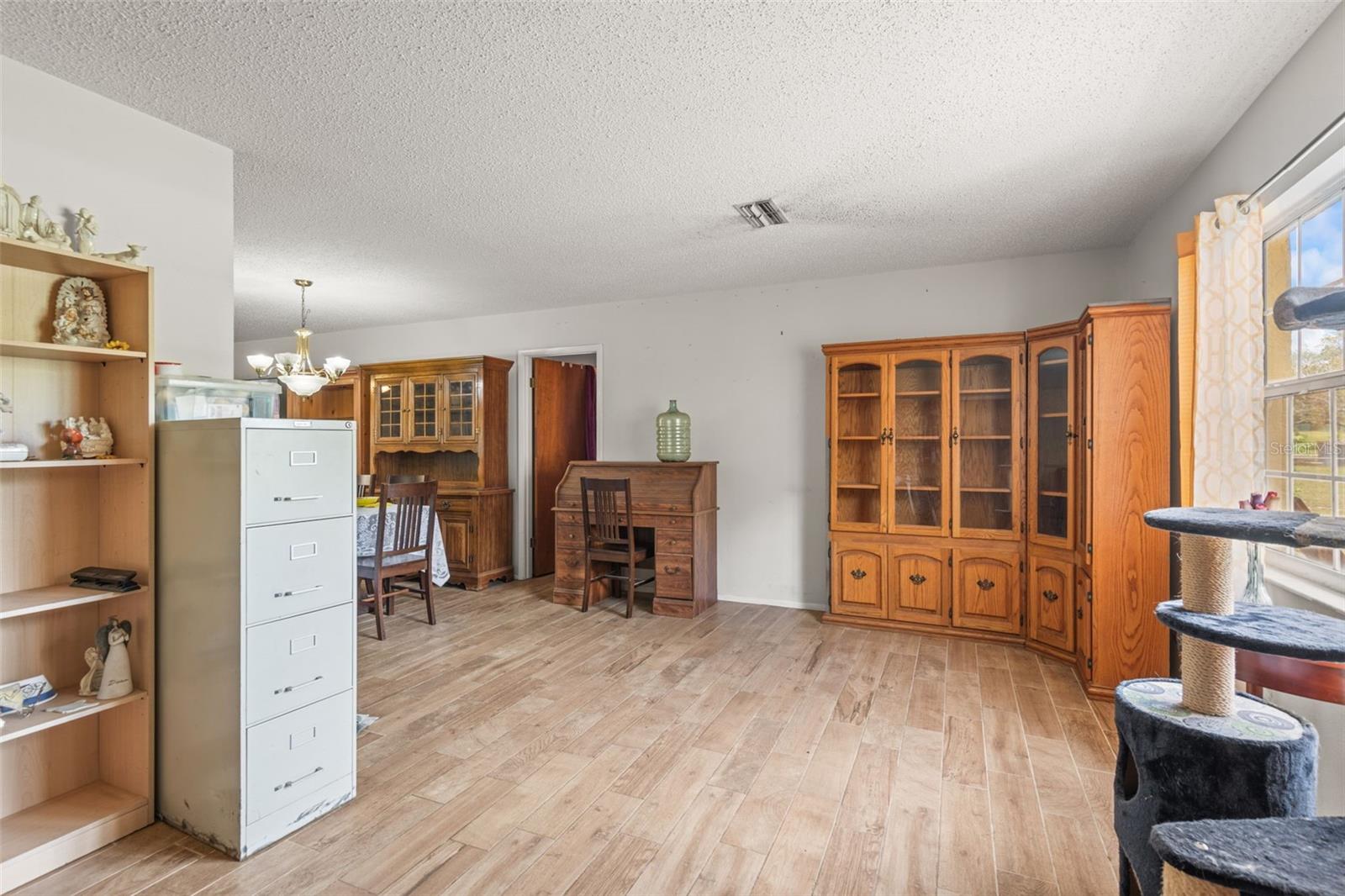 Listing photo id 6 for 14339 Mayer Avenue