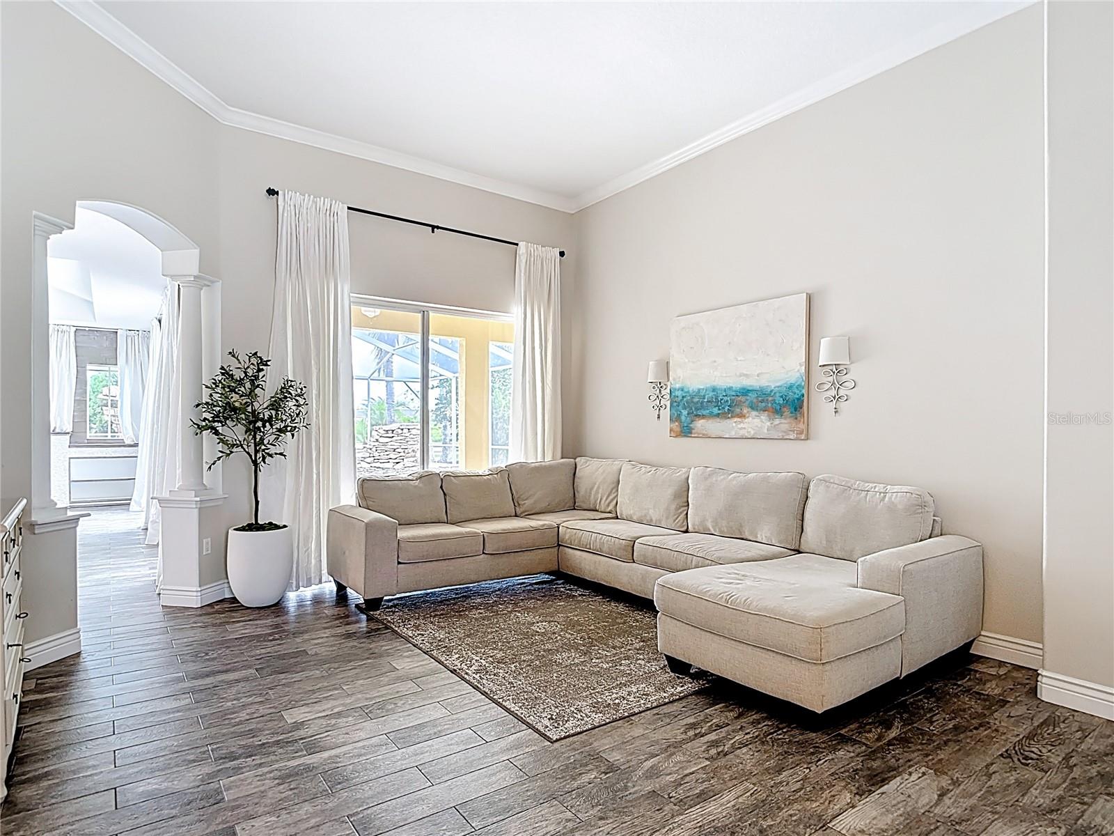 Listing photo id 11 for 1443 Obear Court