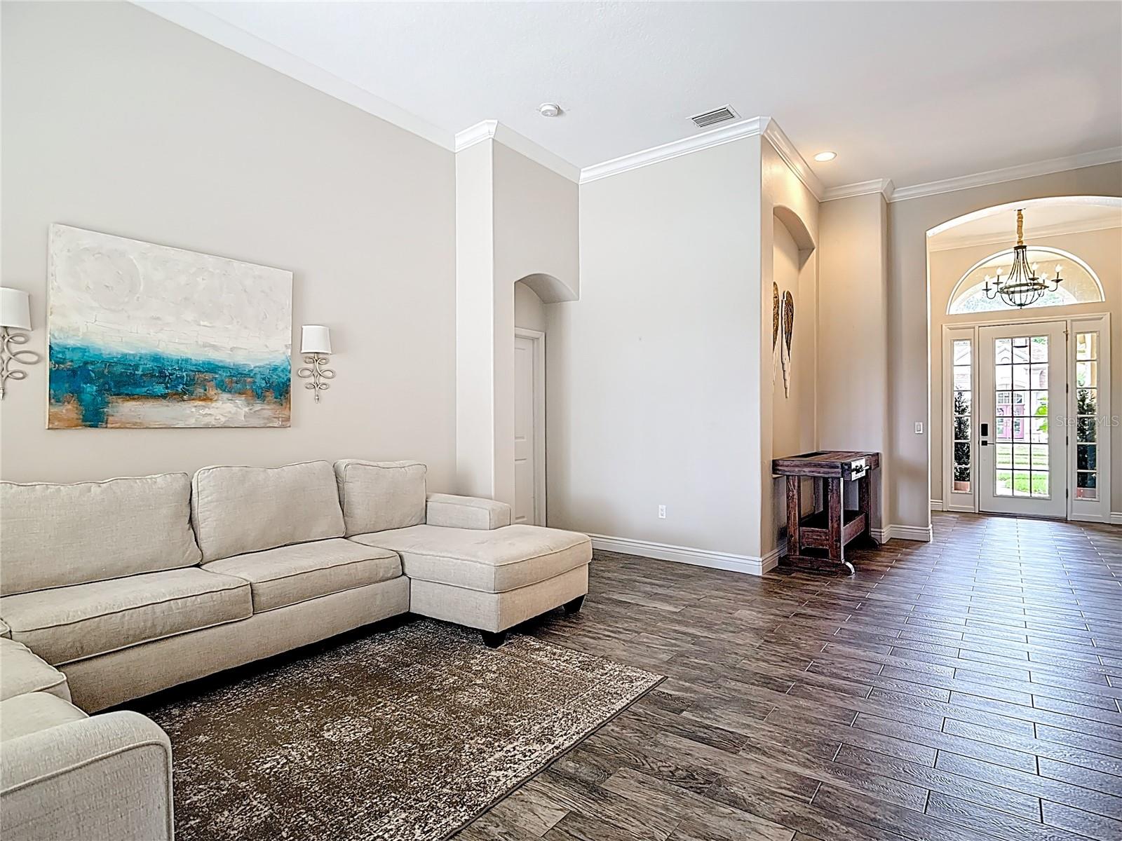 Listing photo id 12 for 1443 Obear Court