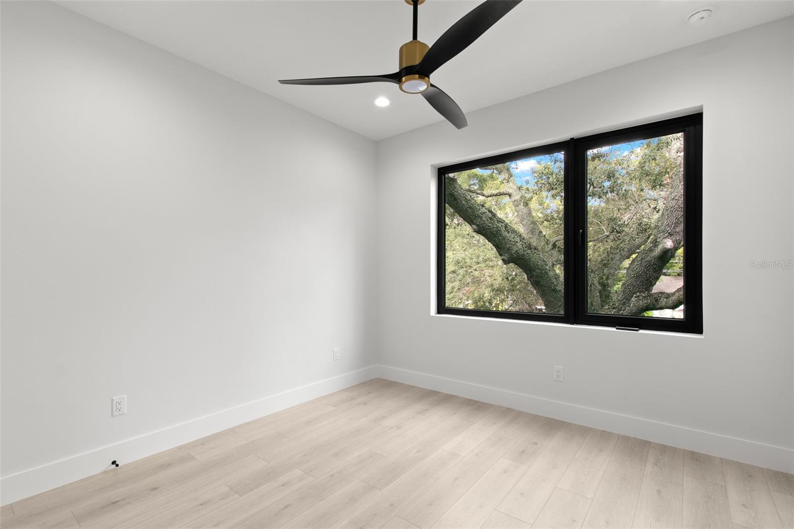 Image 17 of 23 For 2209 Boulevard  2