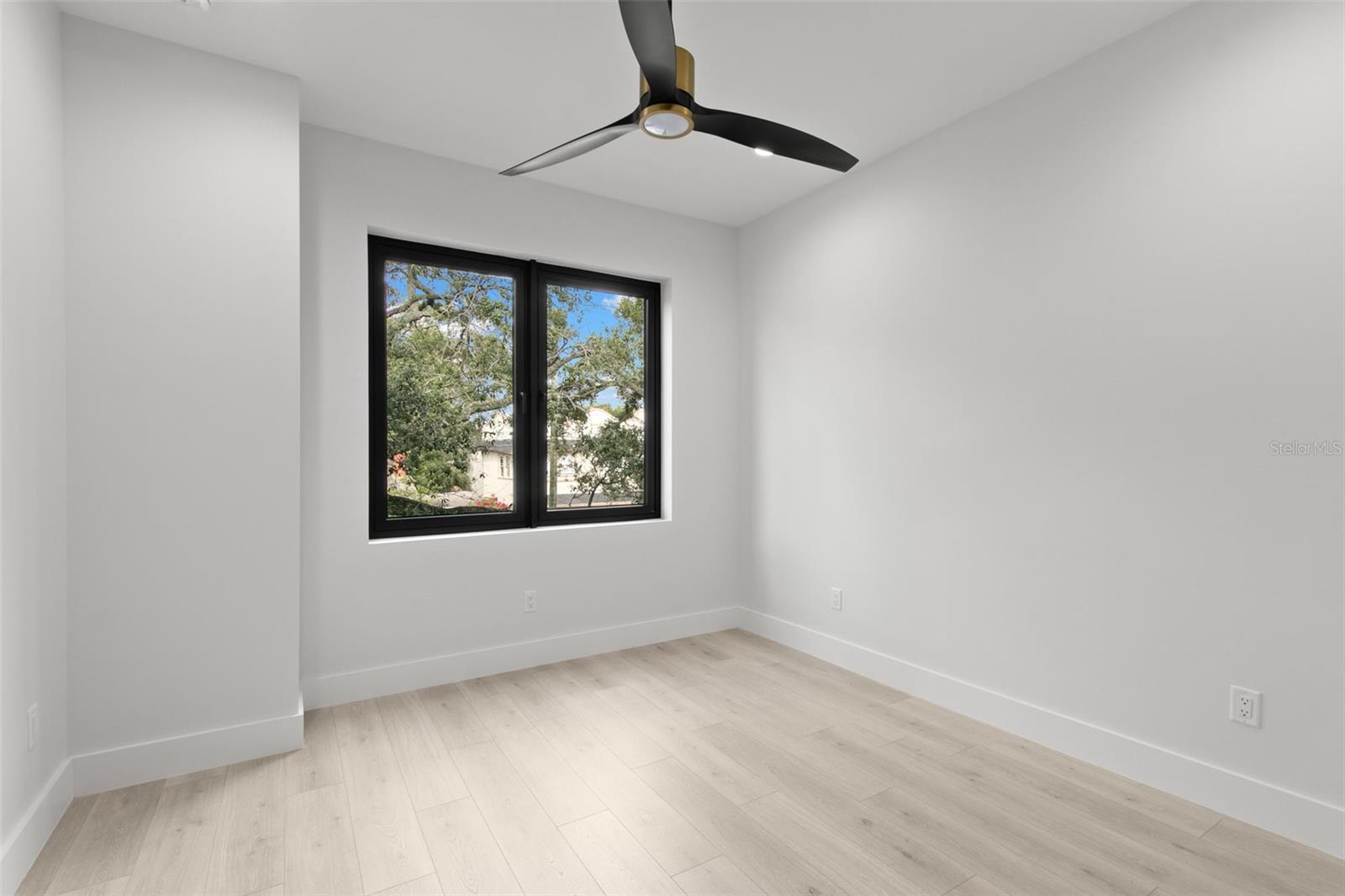 Image 18 of 23 For 2209 Boulevard  2