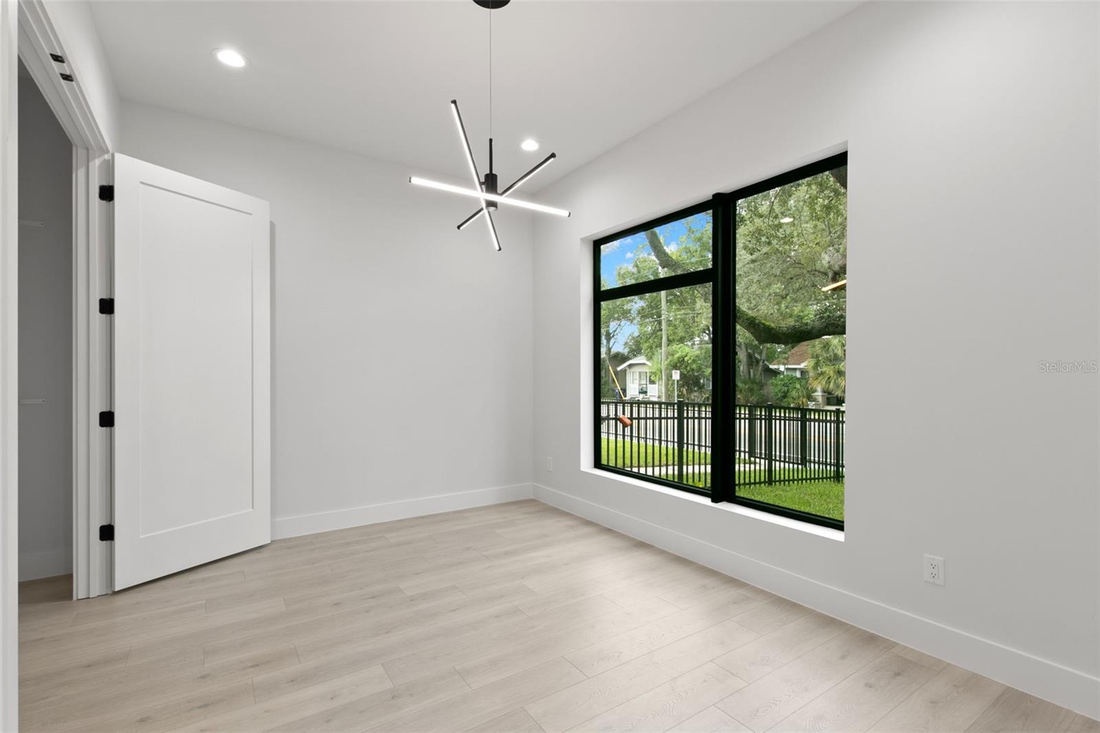Image 19 of 23 For 2209 Boulevard  2