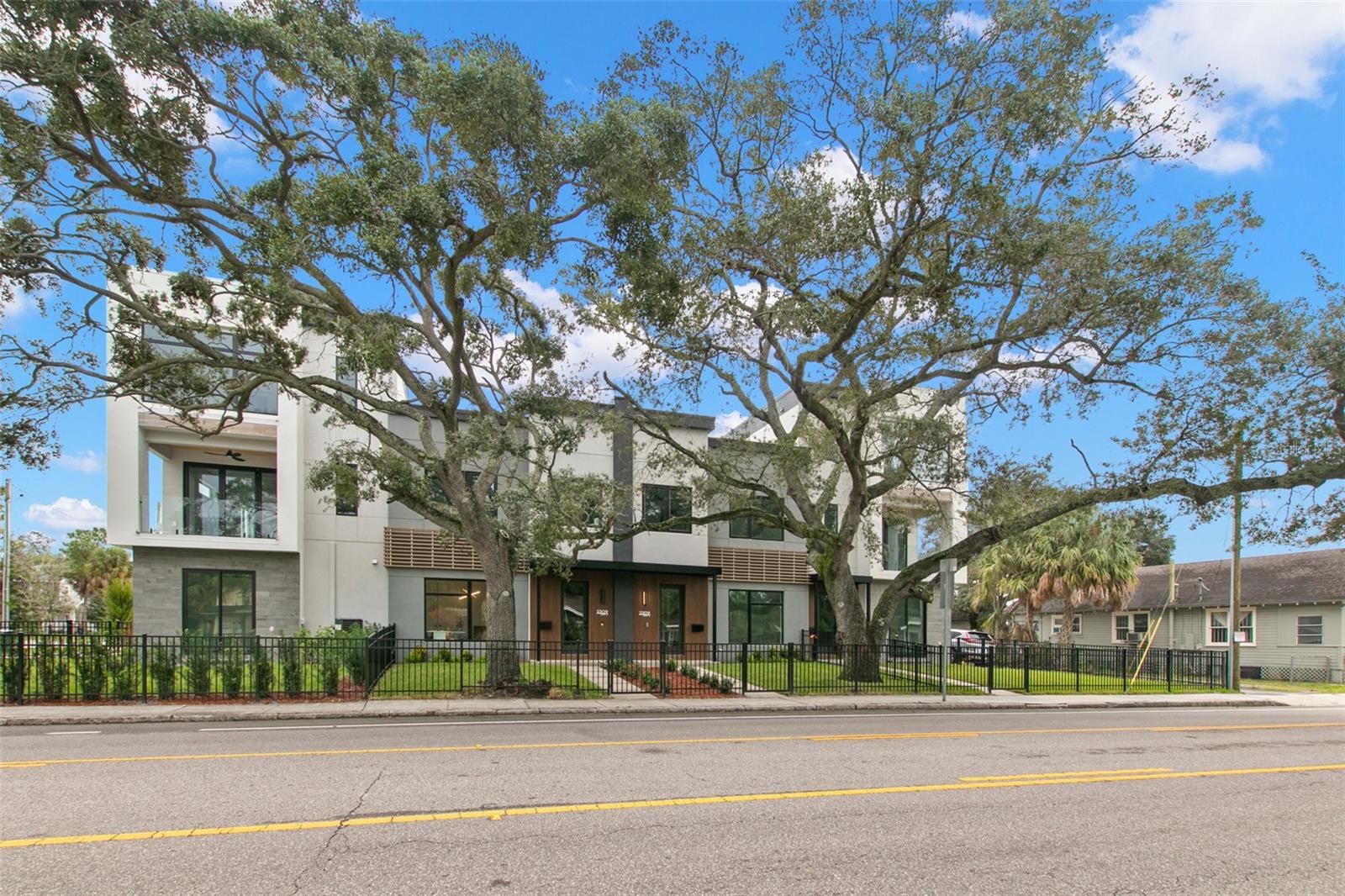 Image 2 of 23 For 2209 Boulevard  2