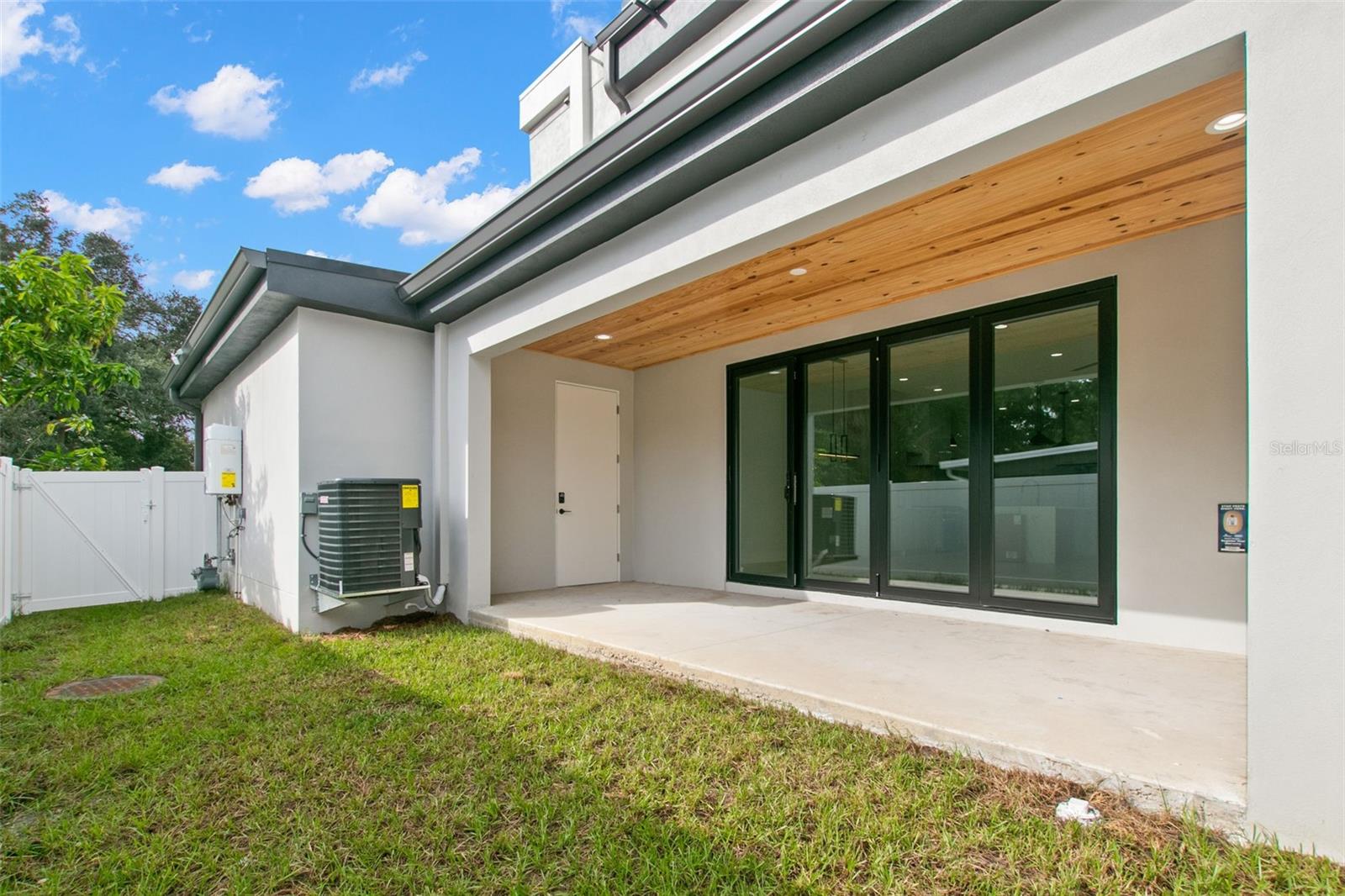 Image 21 of 23 For 2209 Boulevard  2