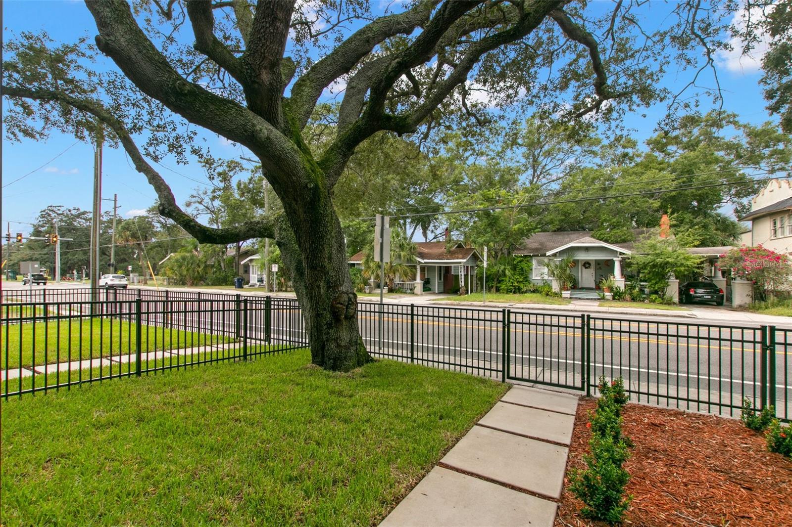 Image 4 of 23 For 2209 Boulevard  2