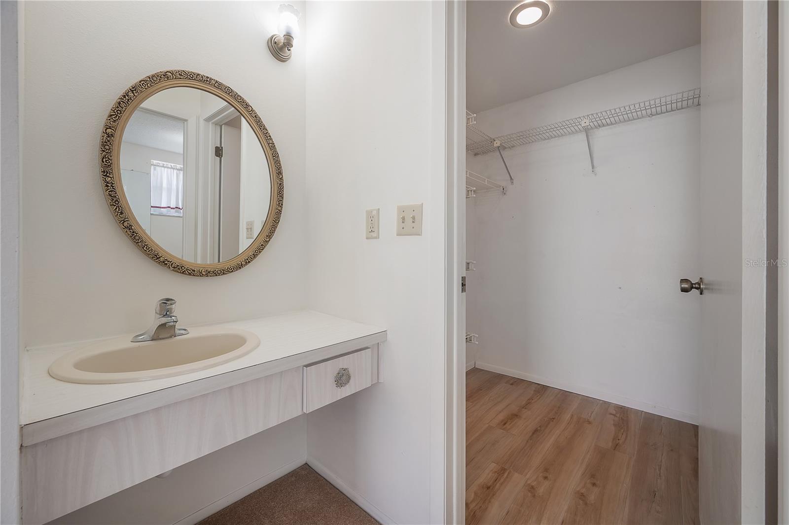 Listing photo id 8 for 4435 Sail Drive