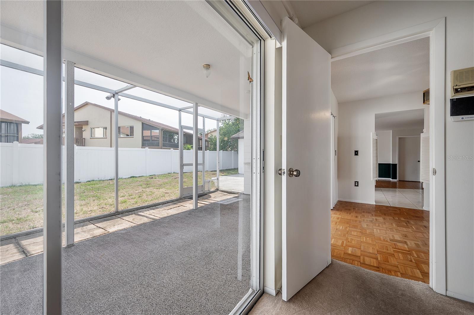 Listing photo id 10 for 4435 Sail Drive