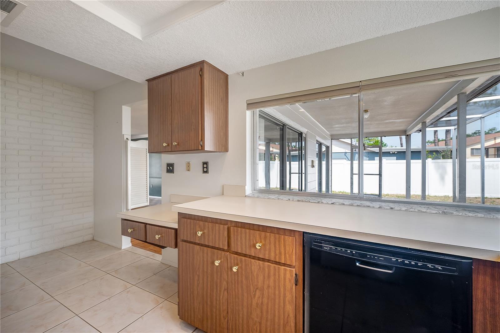 Listing photo id 13 for 4435 Sail Drive