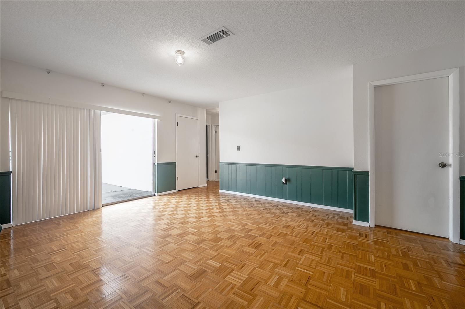 Listing photo id 15 for 4435 Sail Drive
