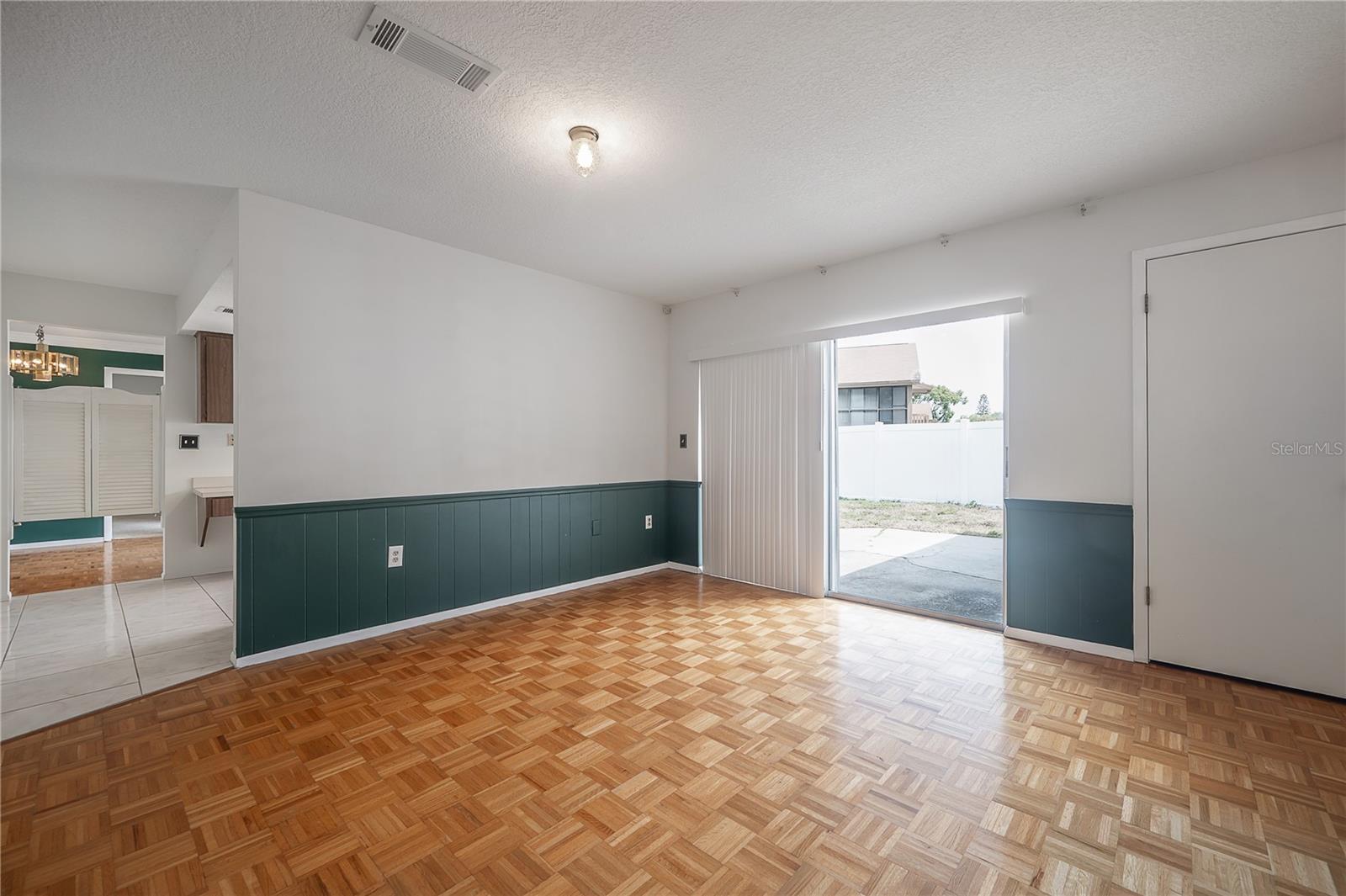 Listing photo id 16 for 4435 Sail Drive