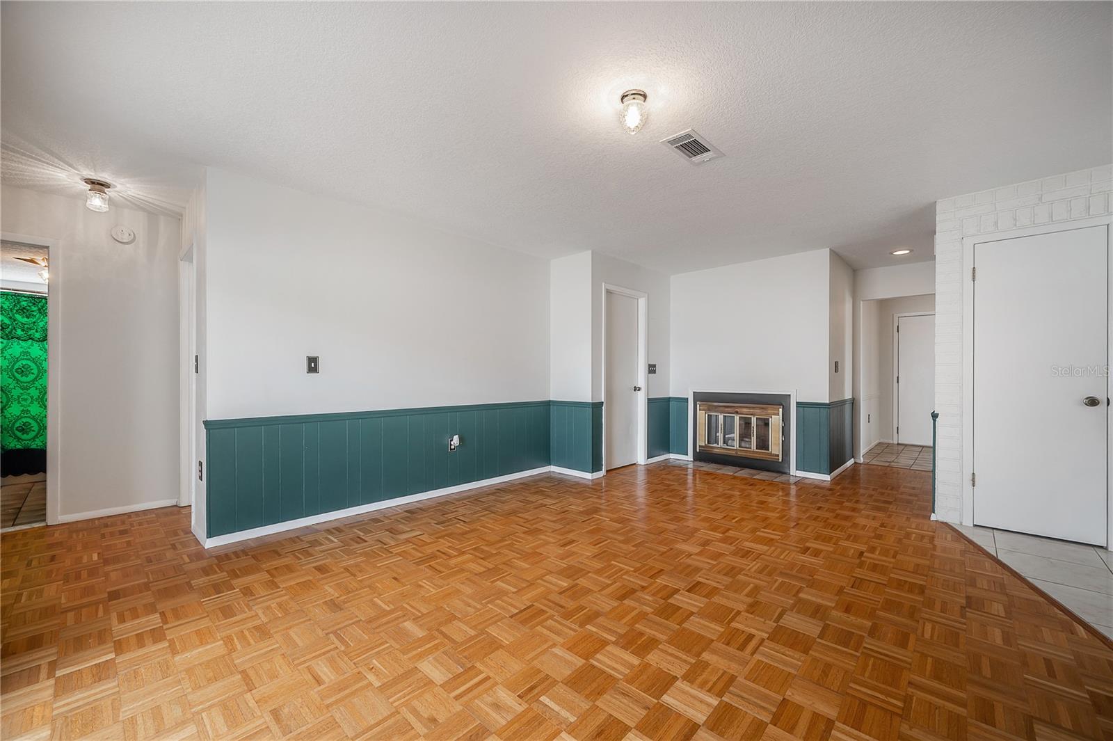 Listing photo id 17 for 4435 Sail Drive