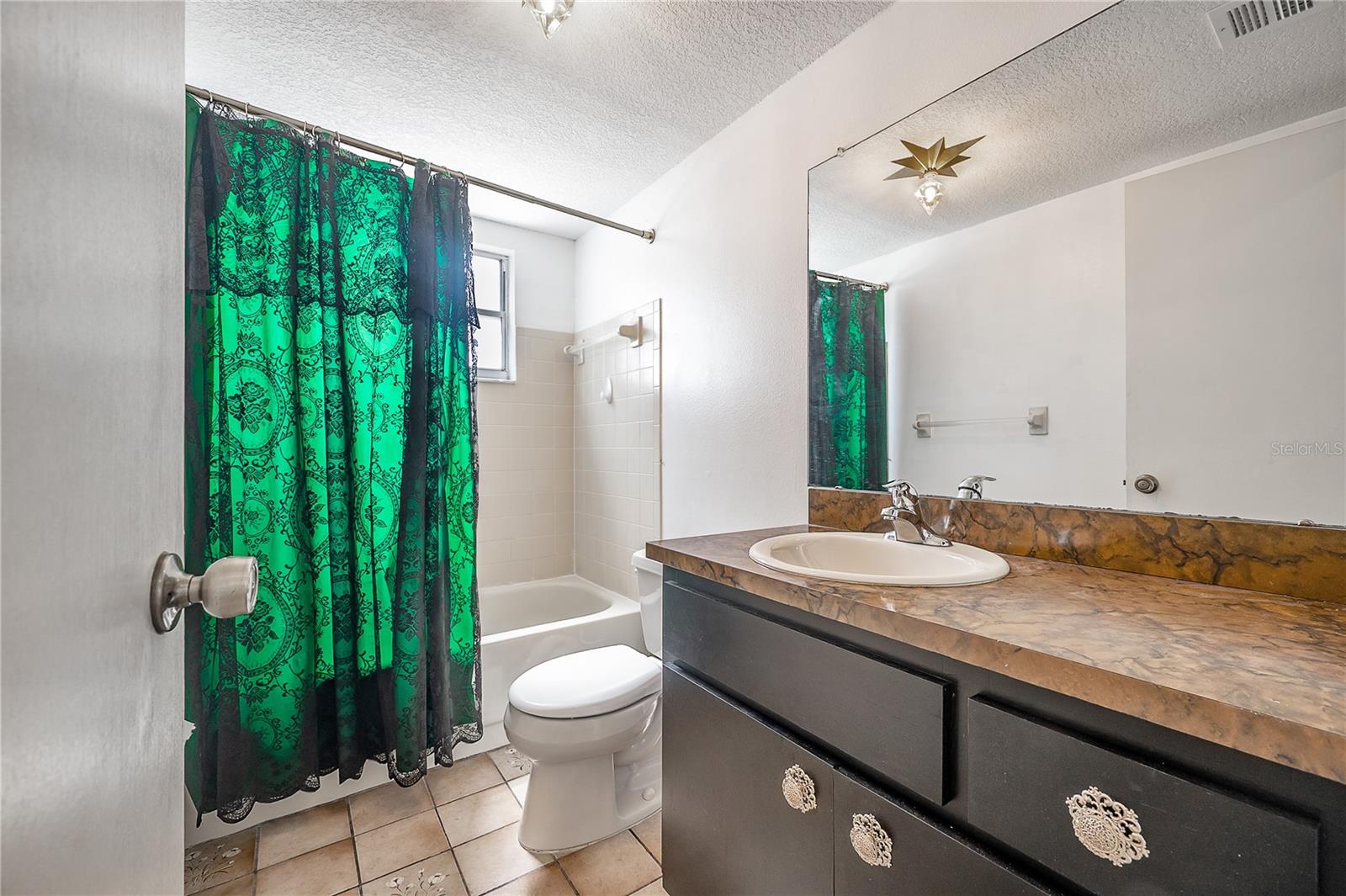 Listing photo id 18 for 4435 Sail Drive