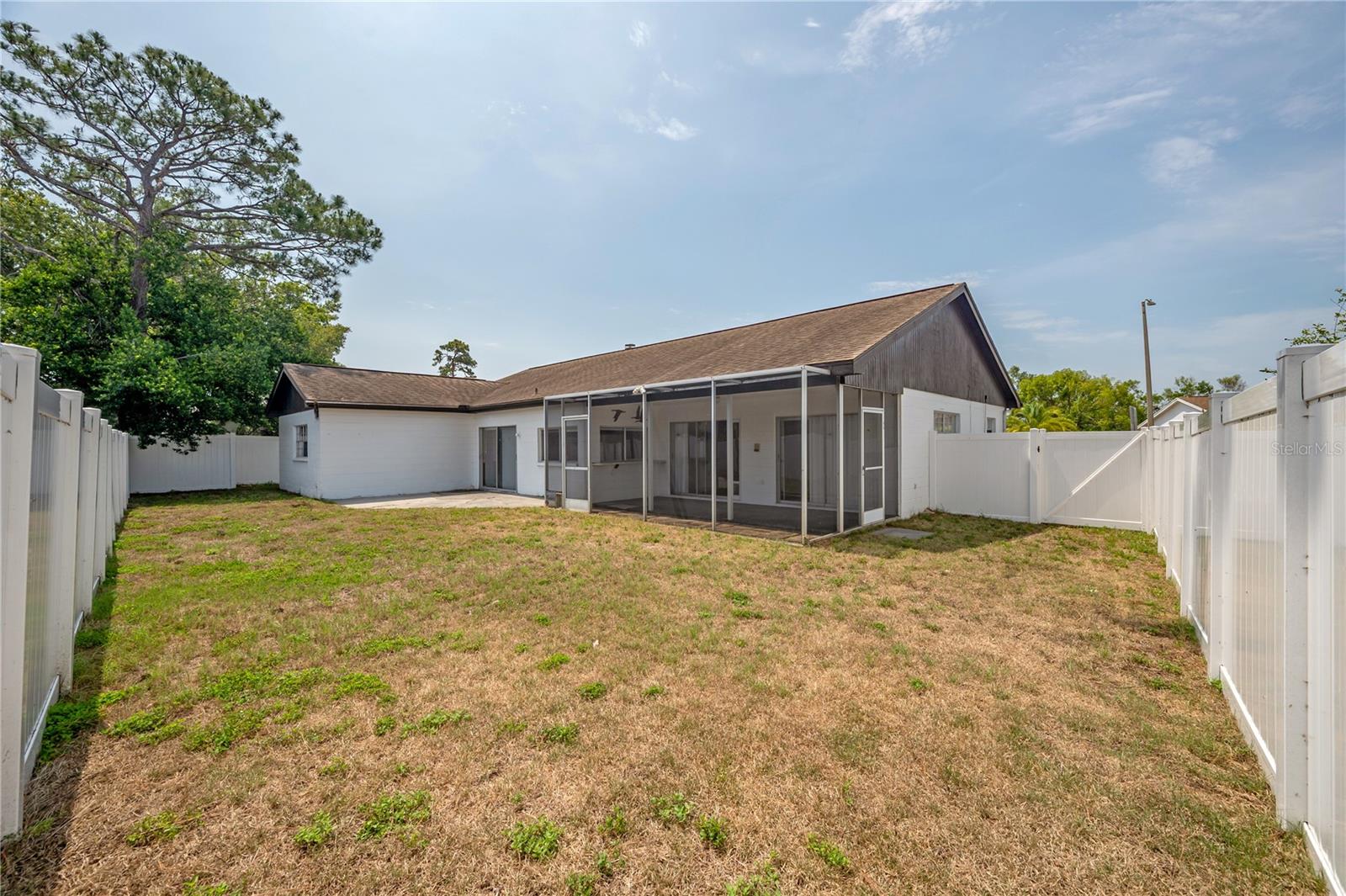 Listing photo id 27 for 4435 Sail Drive