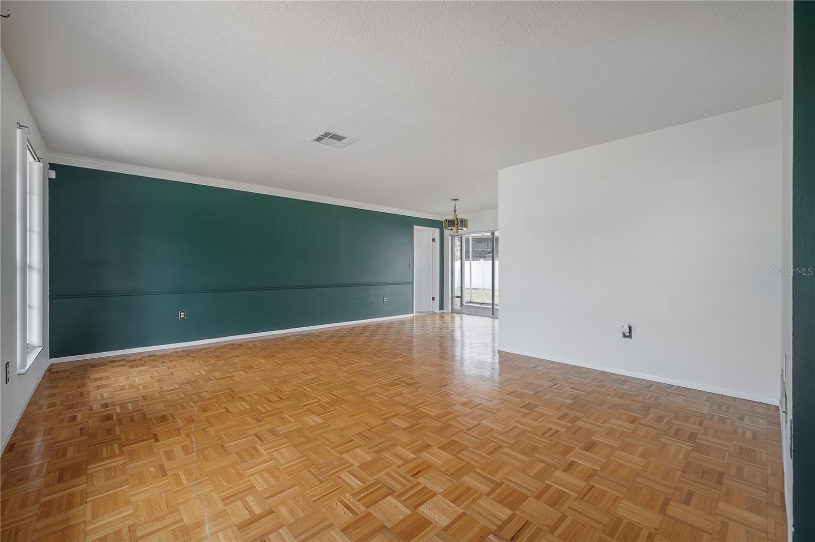 Listing photo id 3 for 4435 Sail Drive